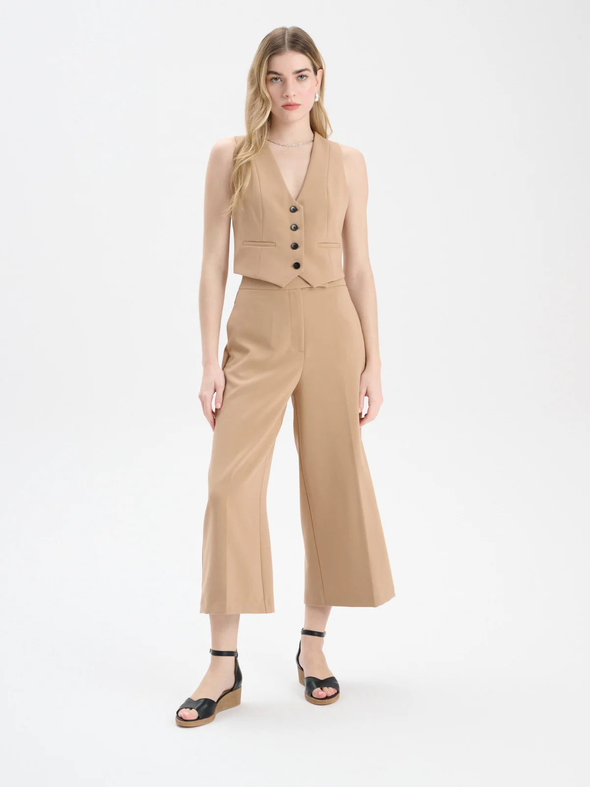 Czarne sandały na platformie