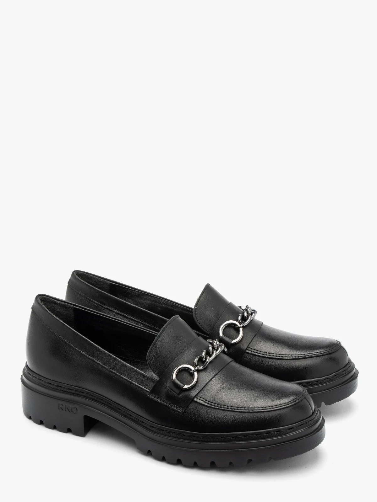 Czarne mokasyny z łańcuszkiem na cholewce