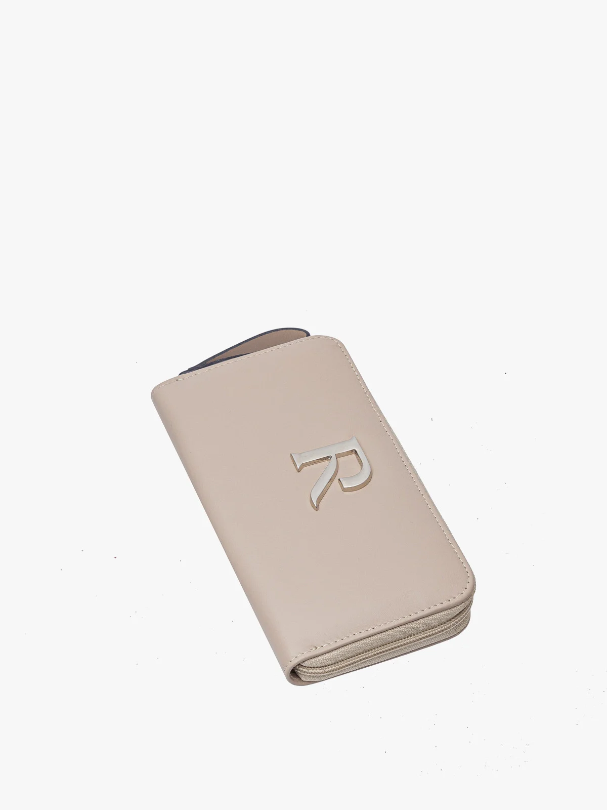 Beżowy portfel damski ze srebrnymi detalami