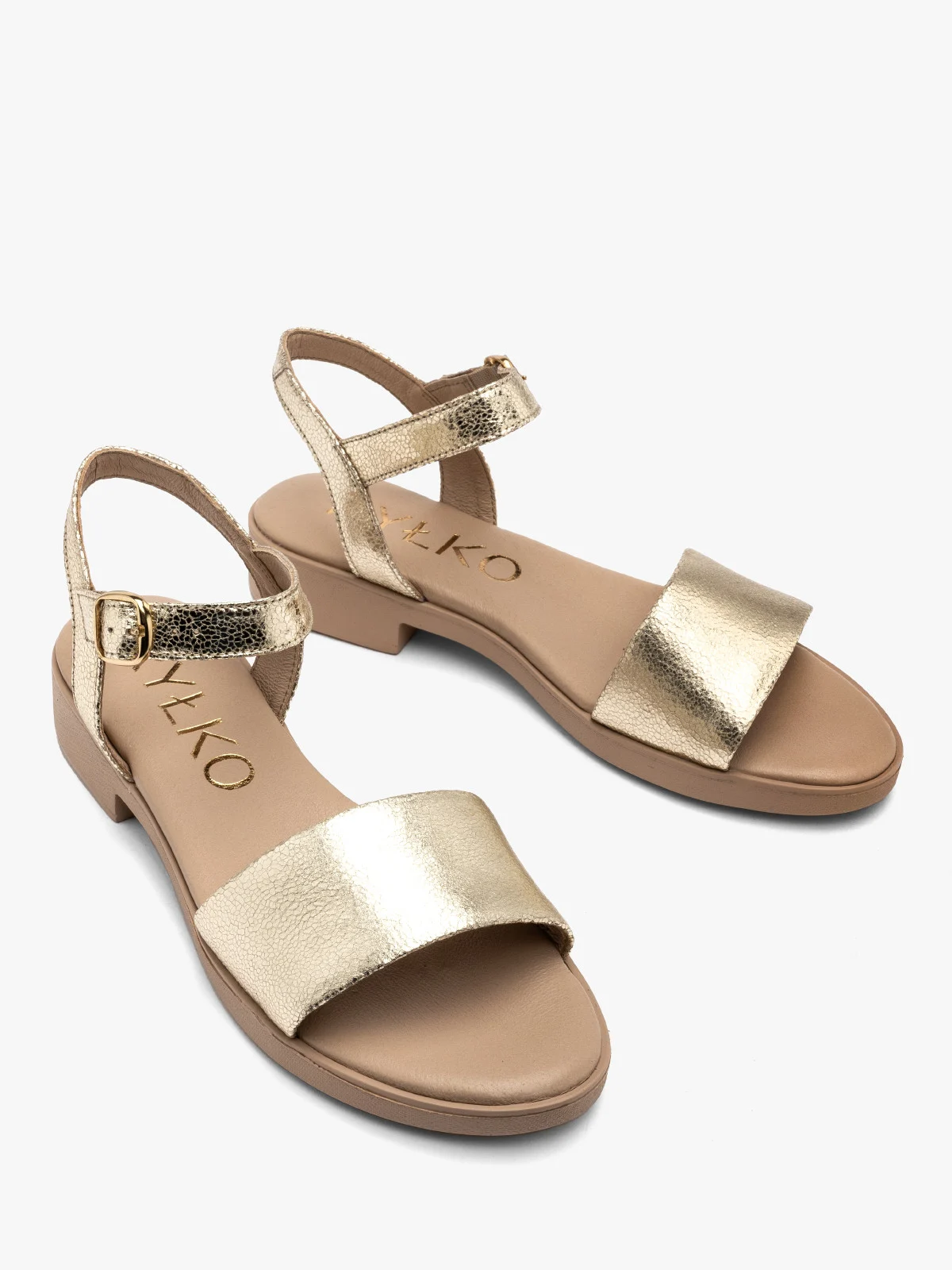 Złote sandały na lekkiej podeszwie