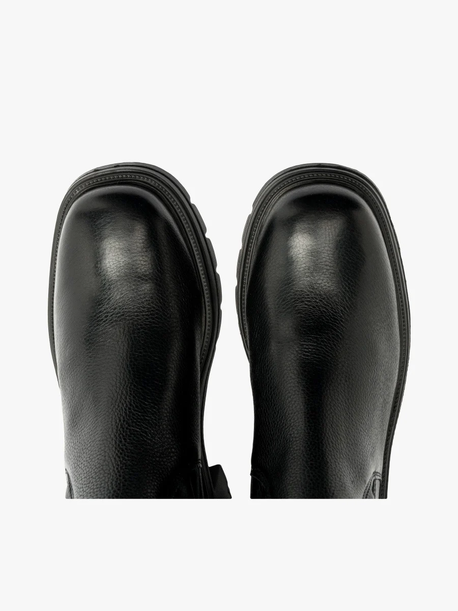 Czarne botki z elastyczna cholewą