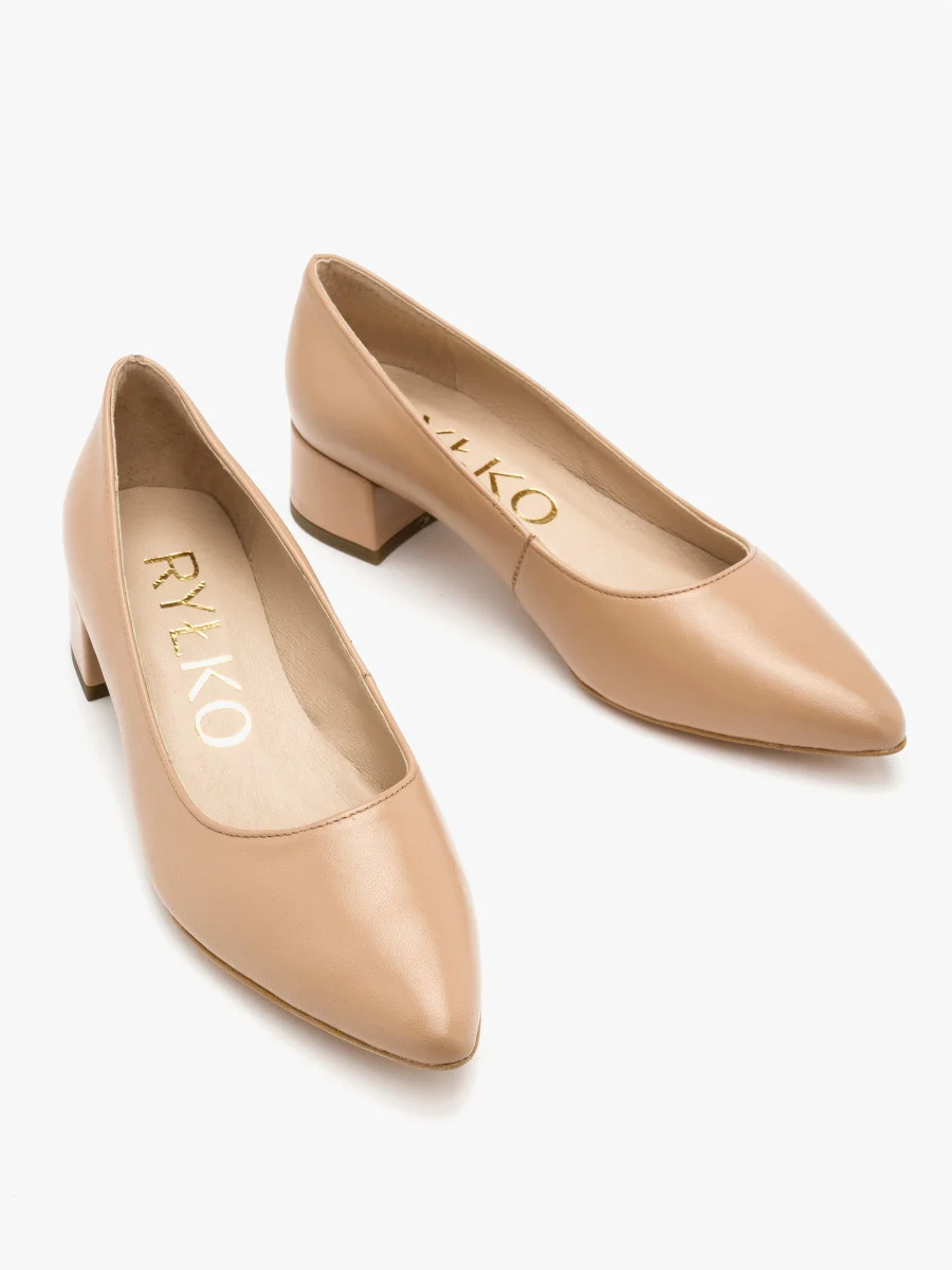 Beżowe czółenka na niskim obcasie