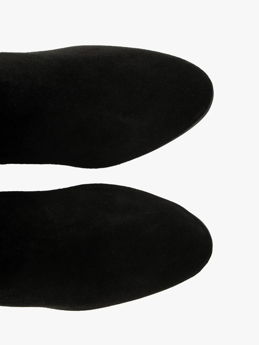 Czarne kozaki damskie z wąską cholewką