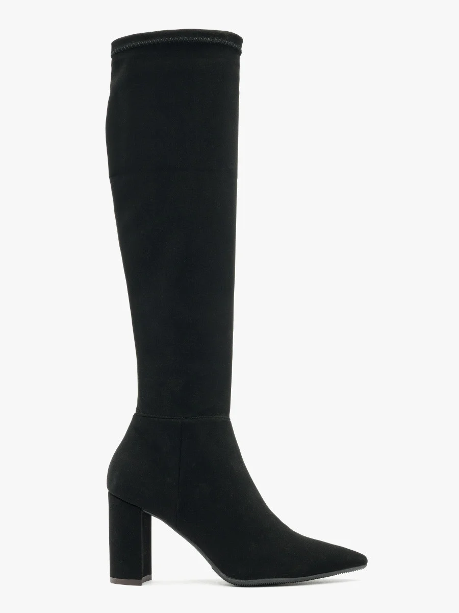 Czarne kozaki z elastyczną cholewką