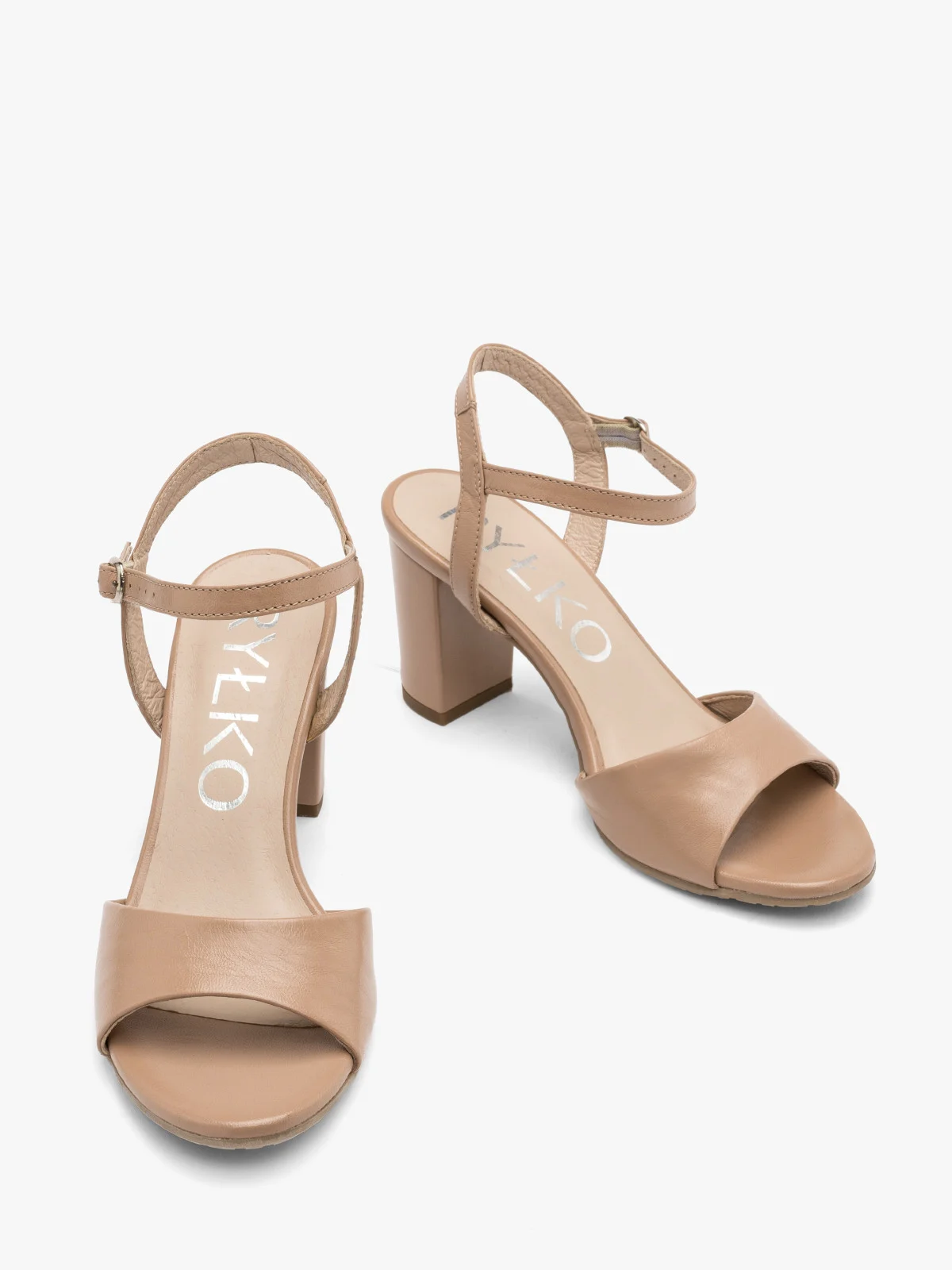 Beżowe sandały na słupku