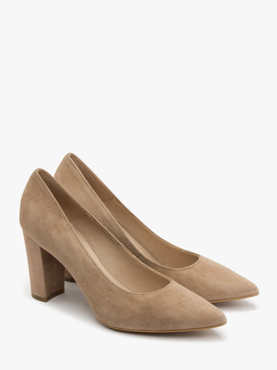 Beżowe czółenka na słupku