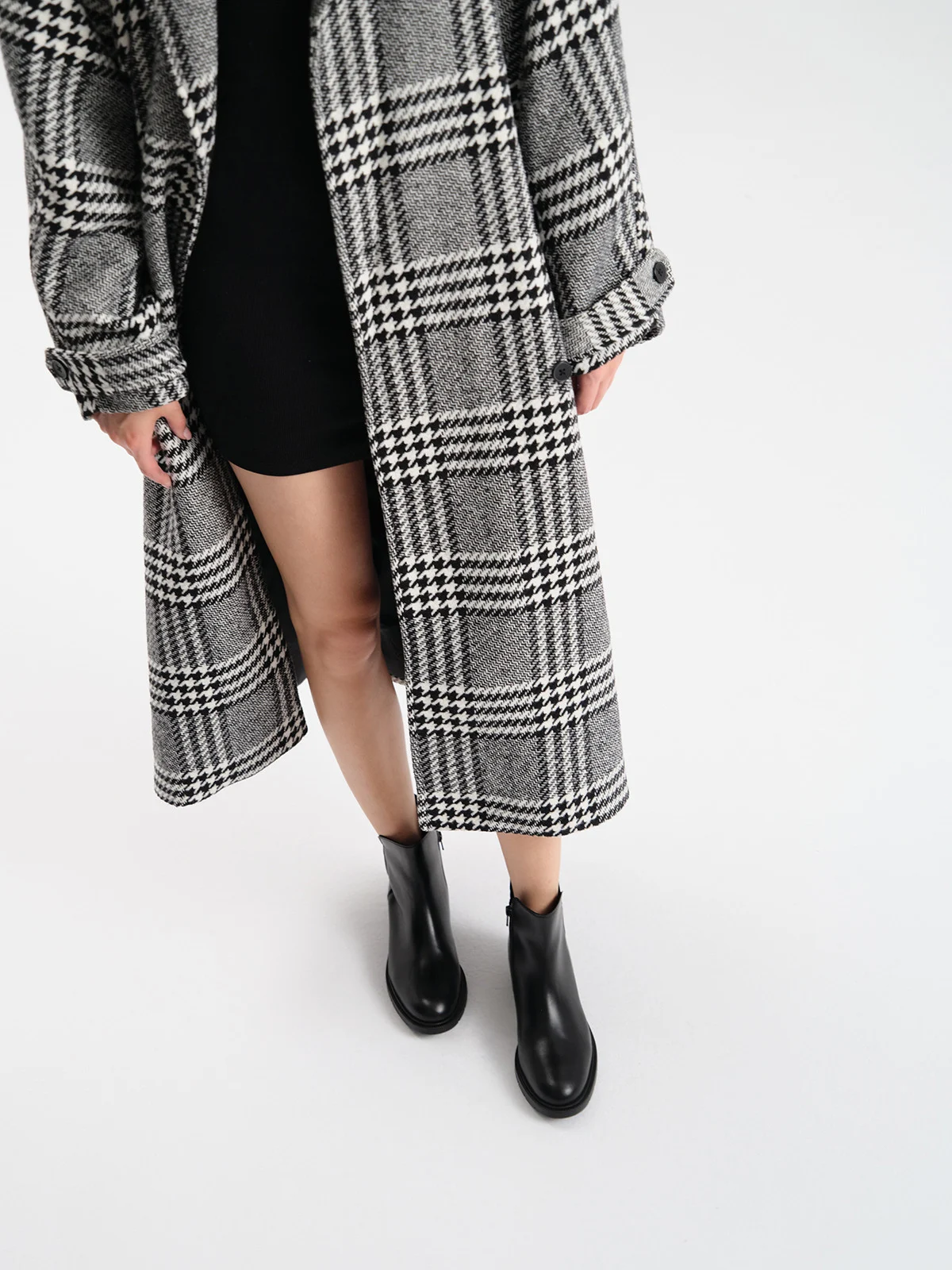 Czarne botki damskie na płaskiej podeszwie