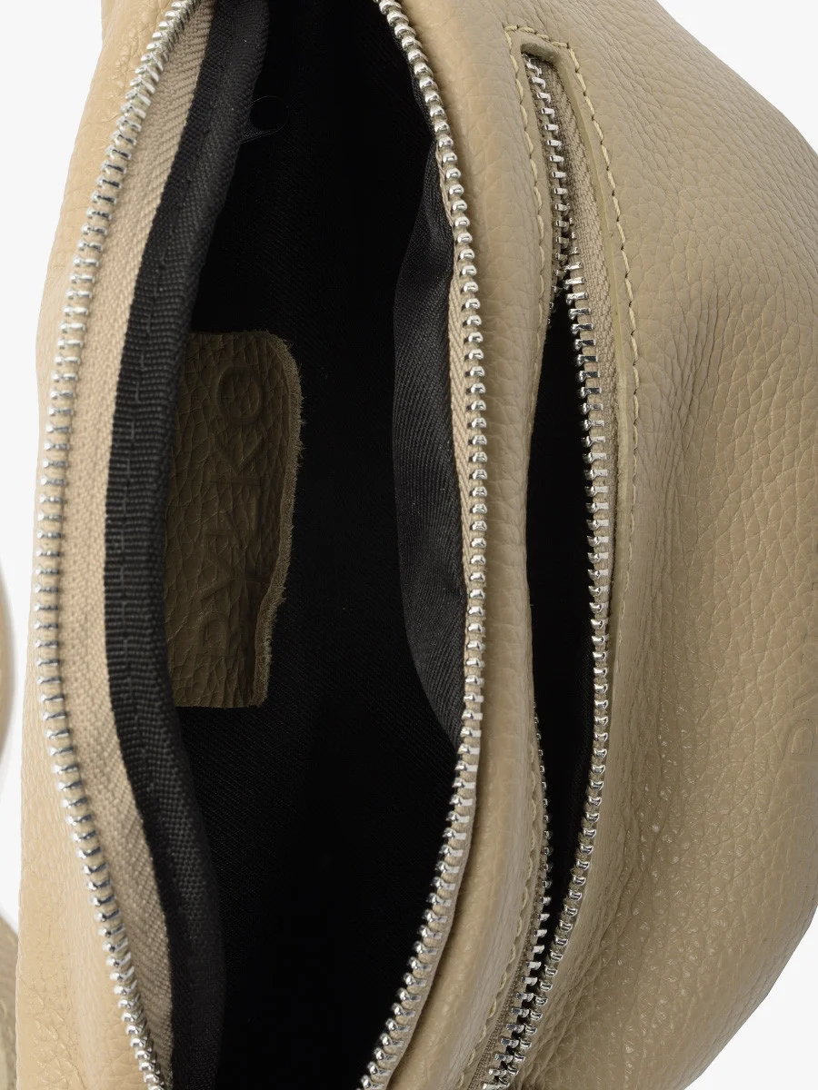 Ciemnobeżowa torebka nerka - crossbody