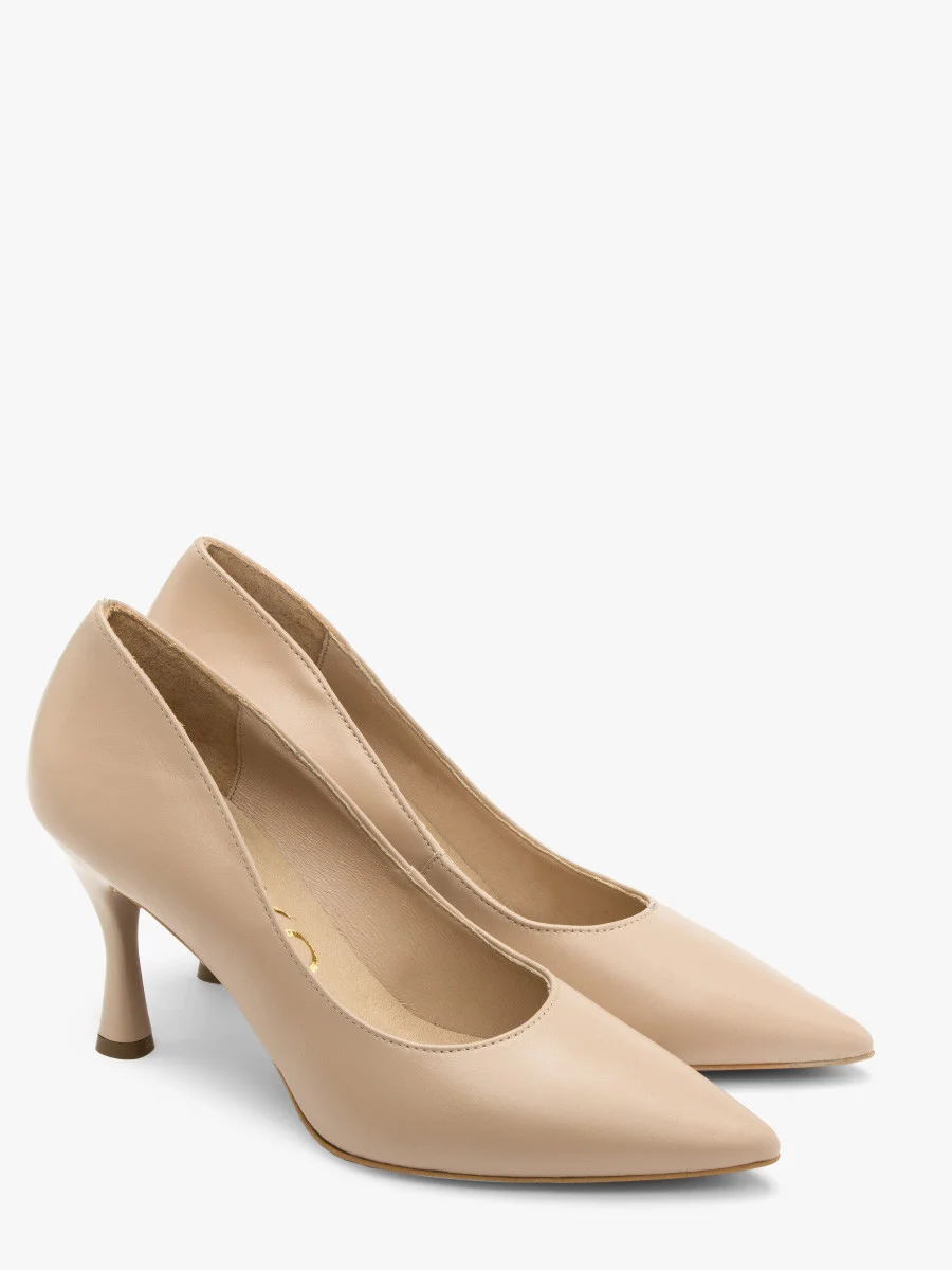 Beżowe czółenka na lakierowanej szpilce