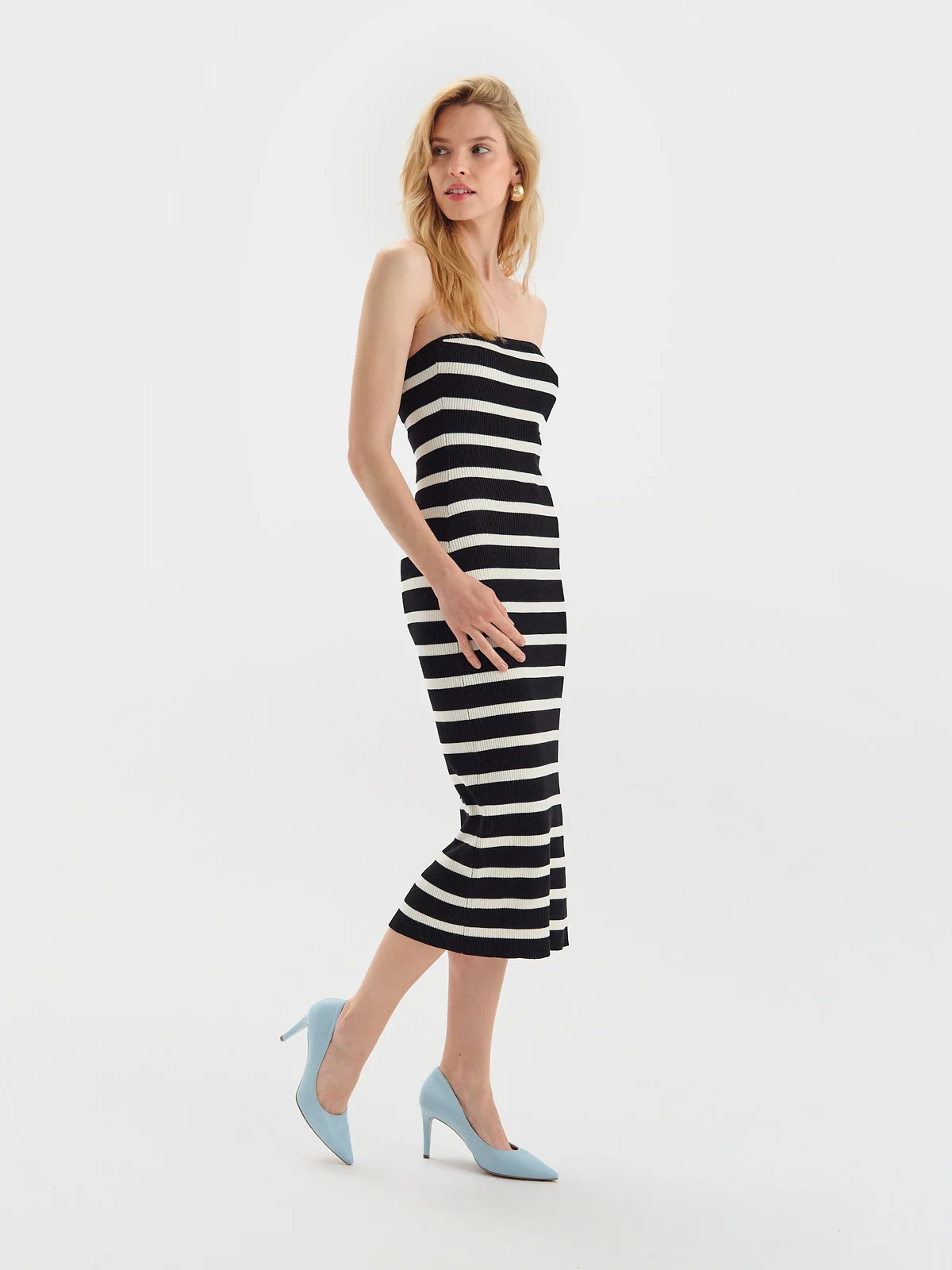 Niebieskie czółenka na szpilce