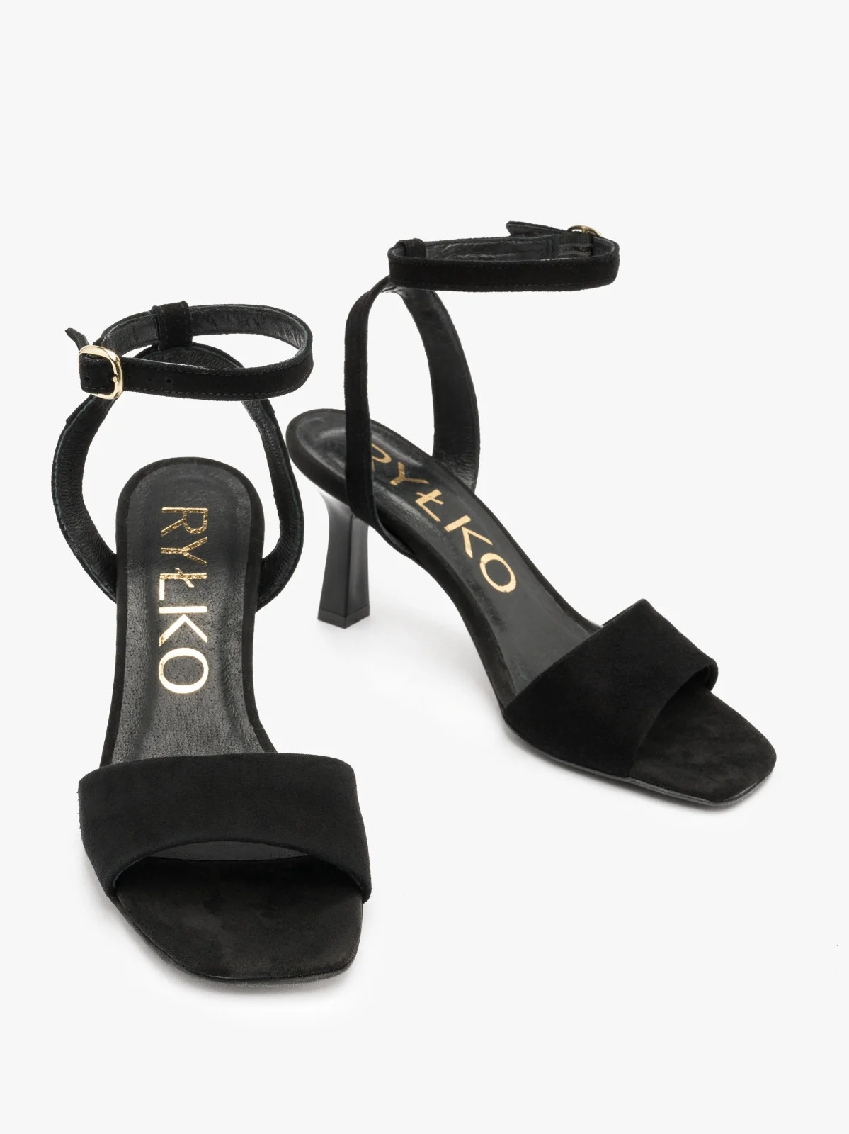 Czarne sandały na lakierowanej szpilce