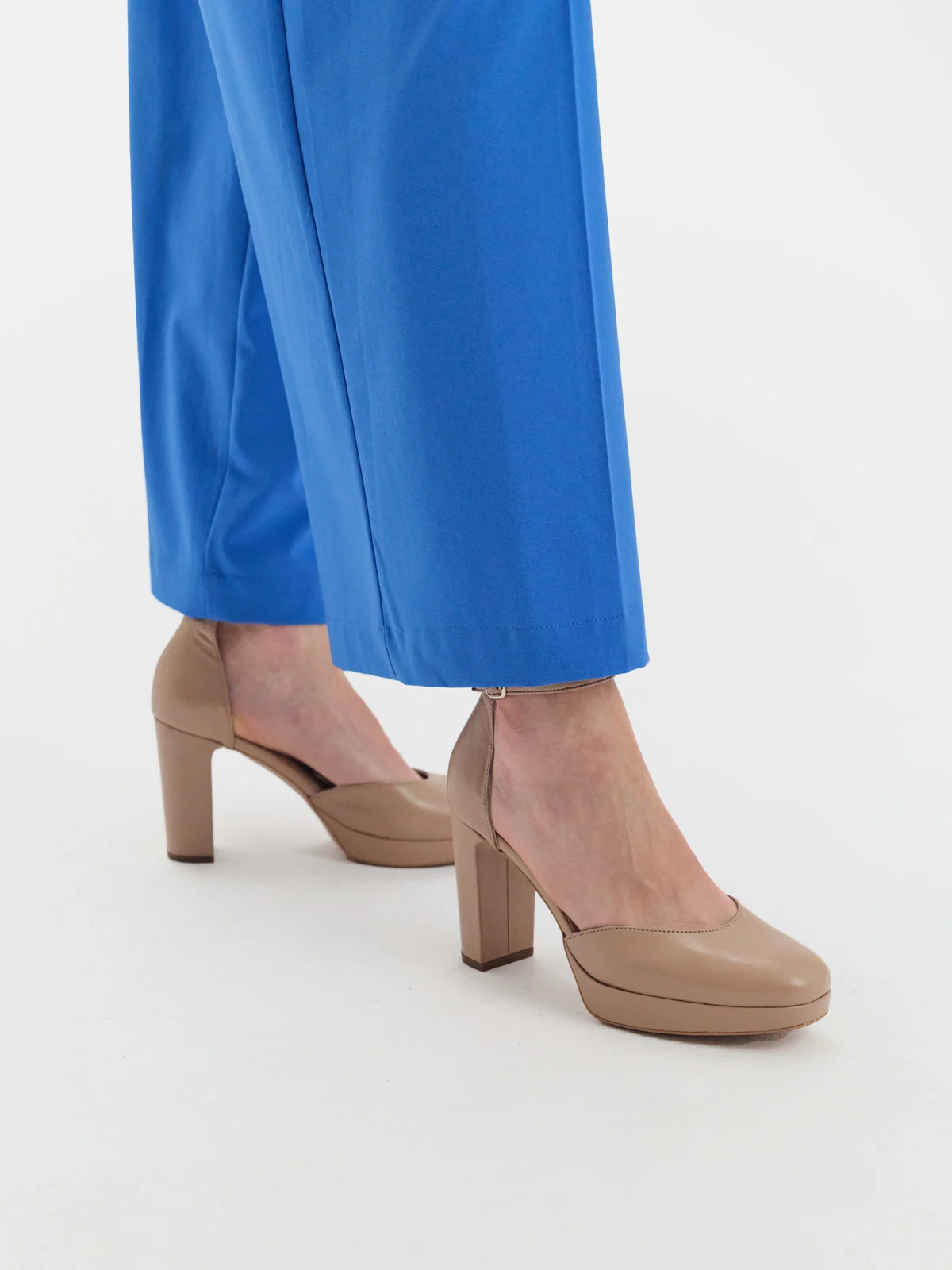 Dwuczęściowe czółenka na wysokim słupku oraz balu