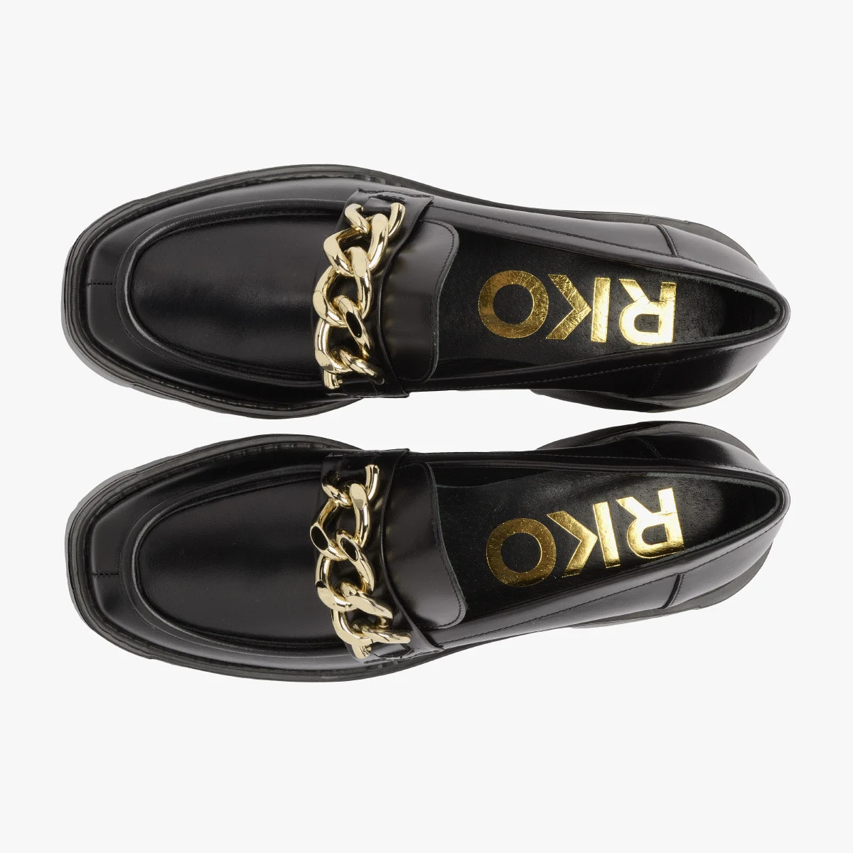 Czarne mokasyny z ozdobnym łańcuchem