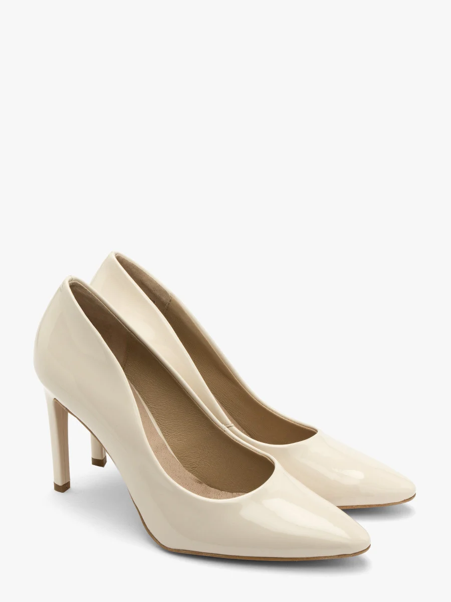 Lakierowane czółenka na wysokim obcasie