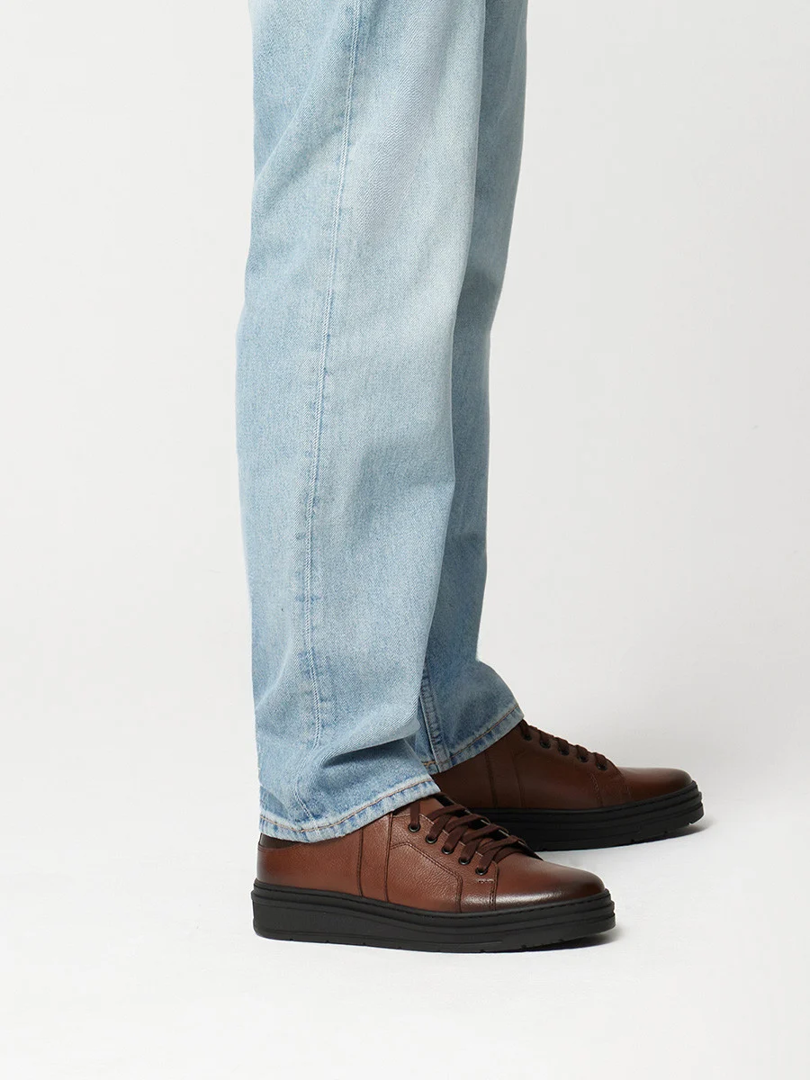 Brązowe trzewiki na lekkim spodzie