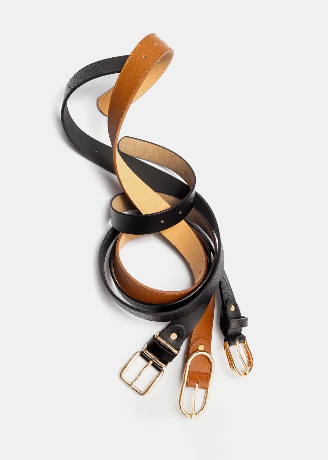 Rudy pasek damski ze złotą klamrą