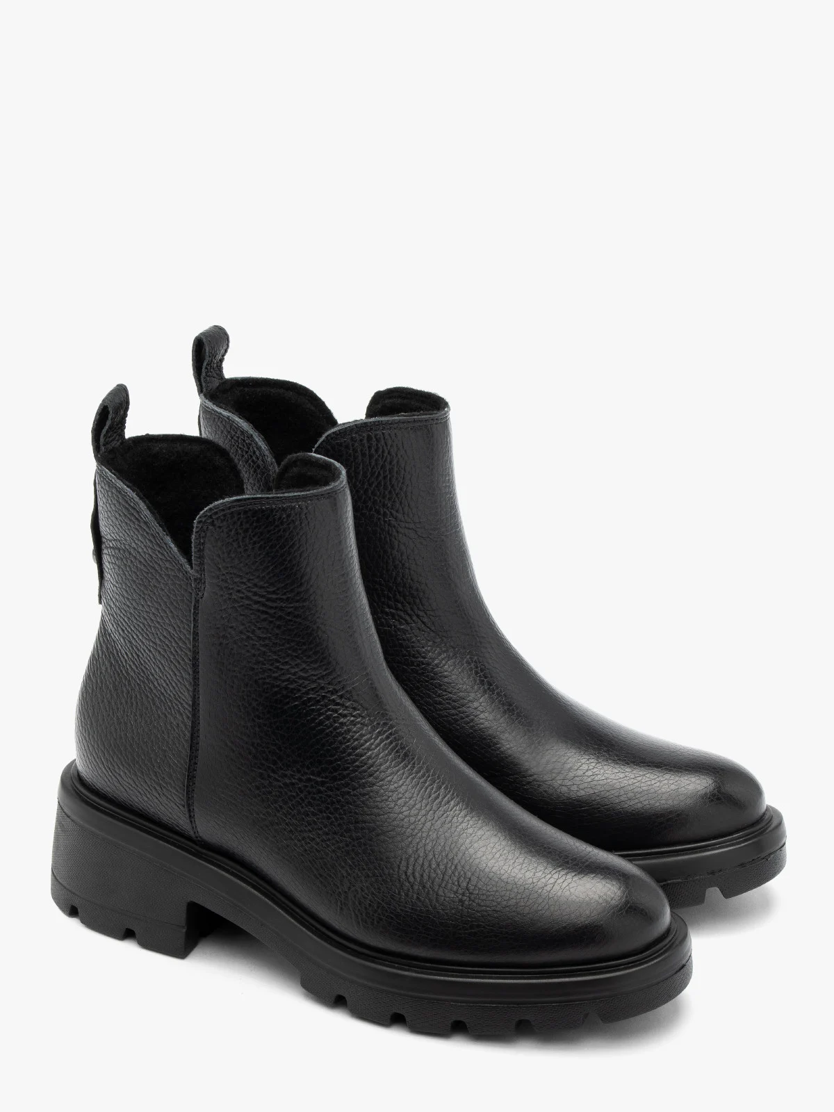 Czarne botki damskie na grubej podeszwie