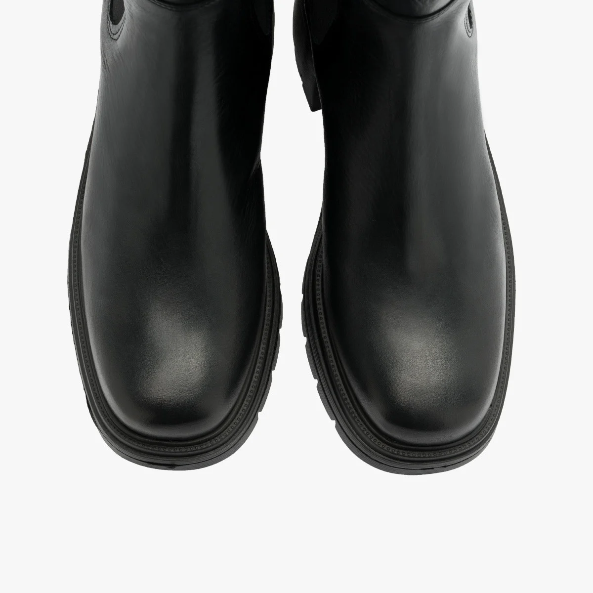 Czarne sztyblety z gumą na cholewce