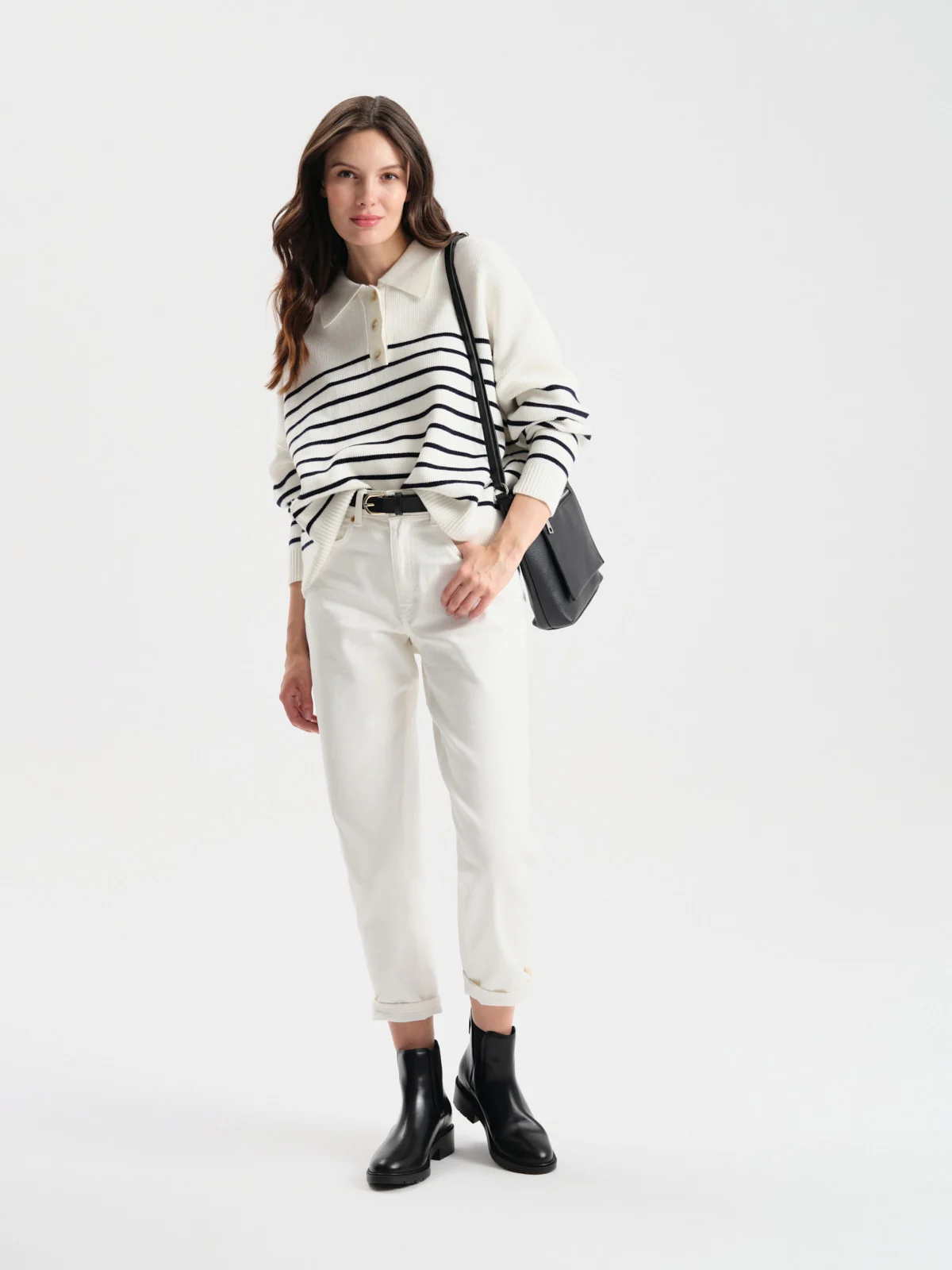 Czarne sztyblety damskie z dekoracyjnym cięciem przy gumie