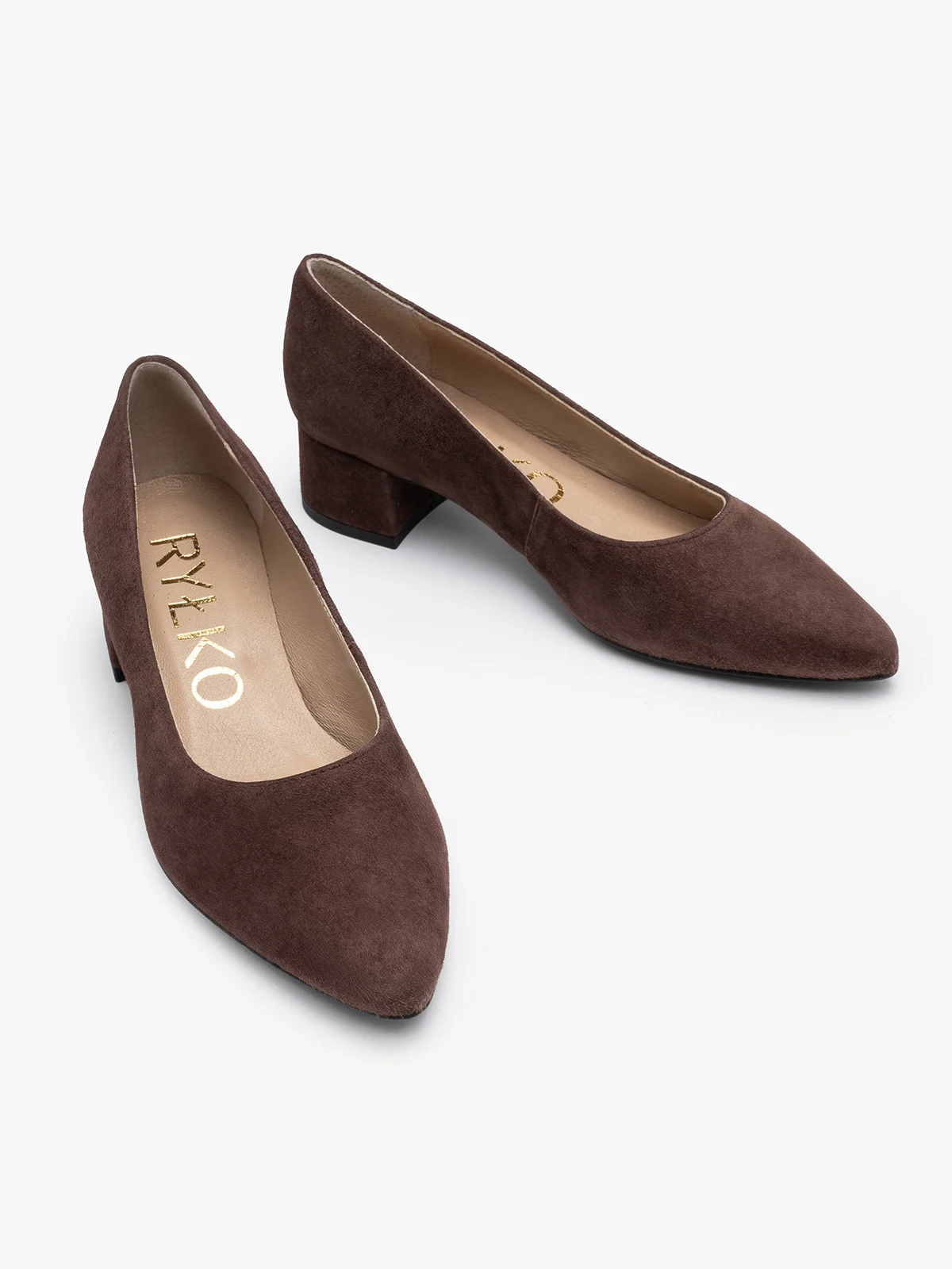 Brązowe, welurowe czółenka na niskim obcasie