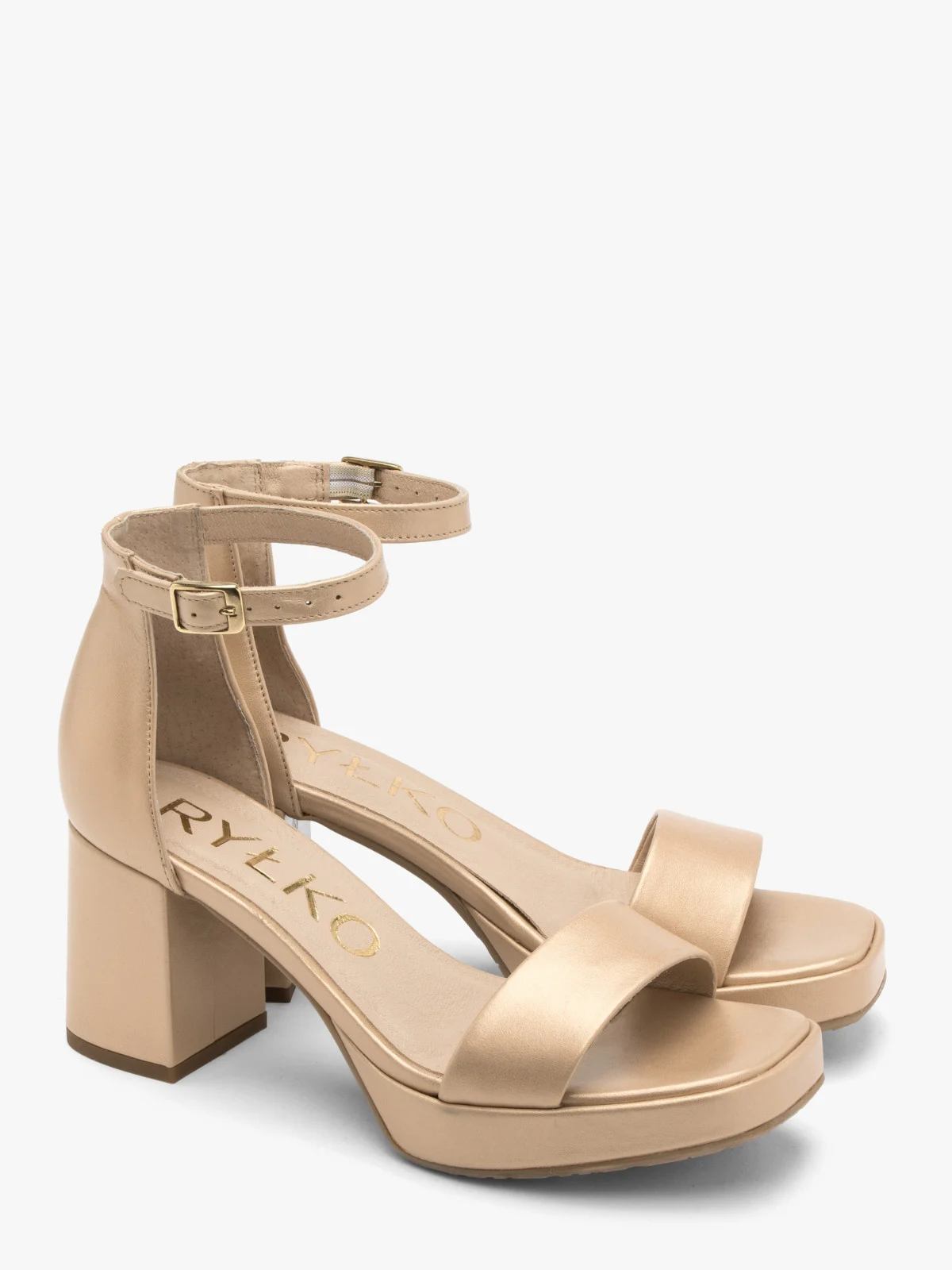 Złote sandały na masywnym obcasie i balu