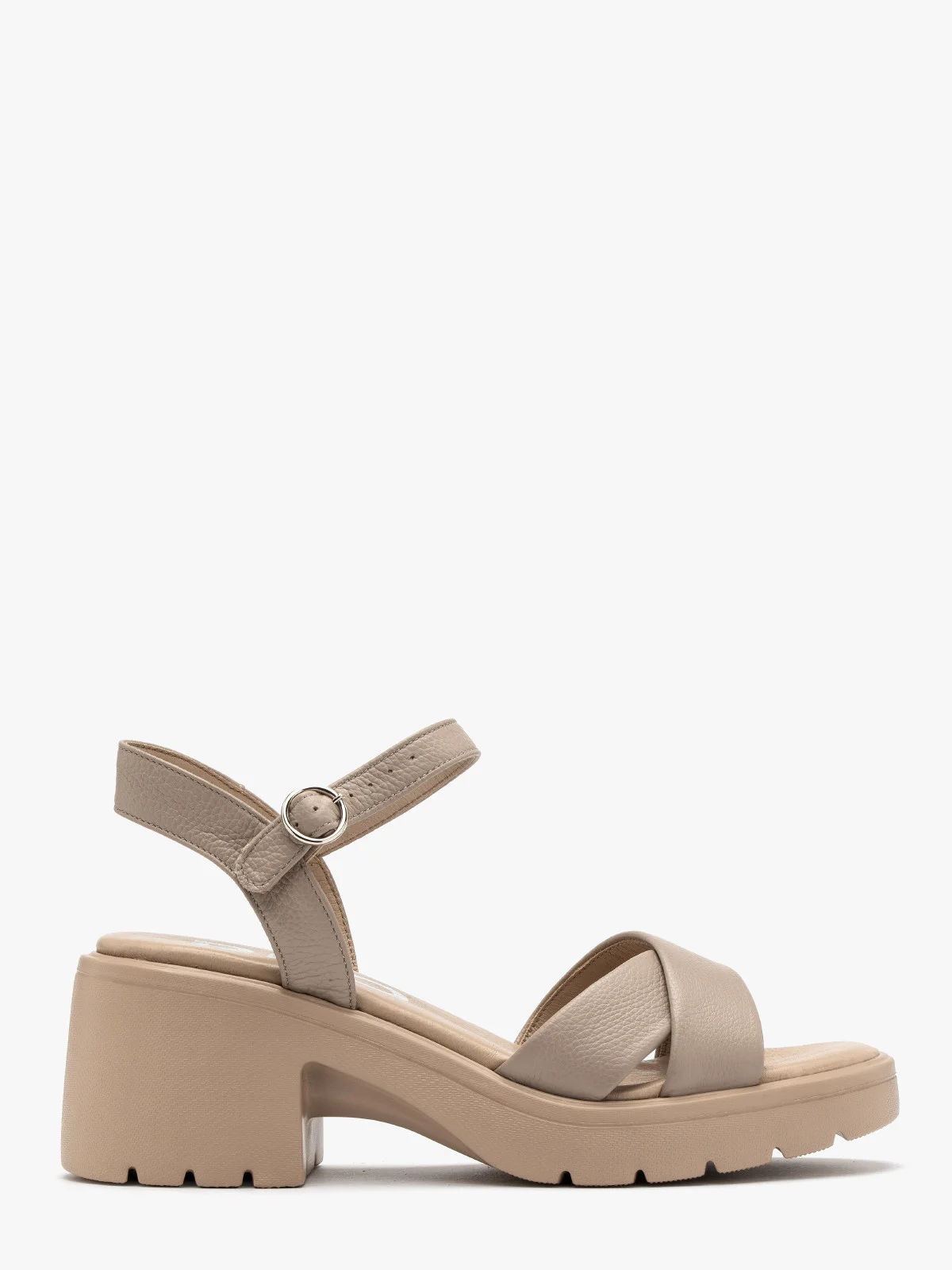 Beżowe sandały na masywnym spodzie