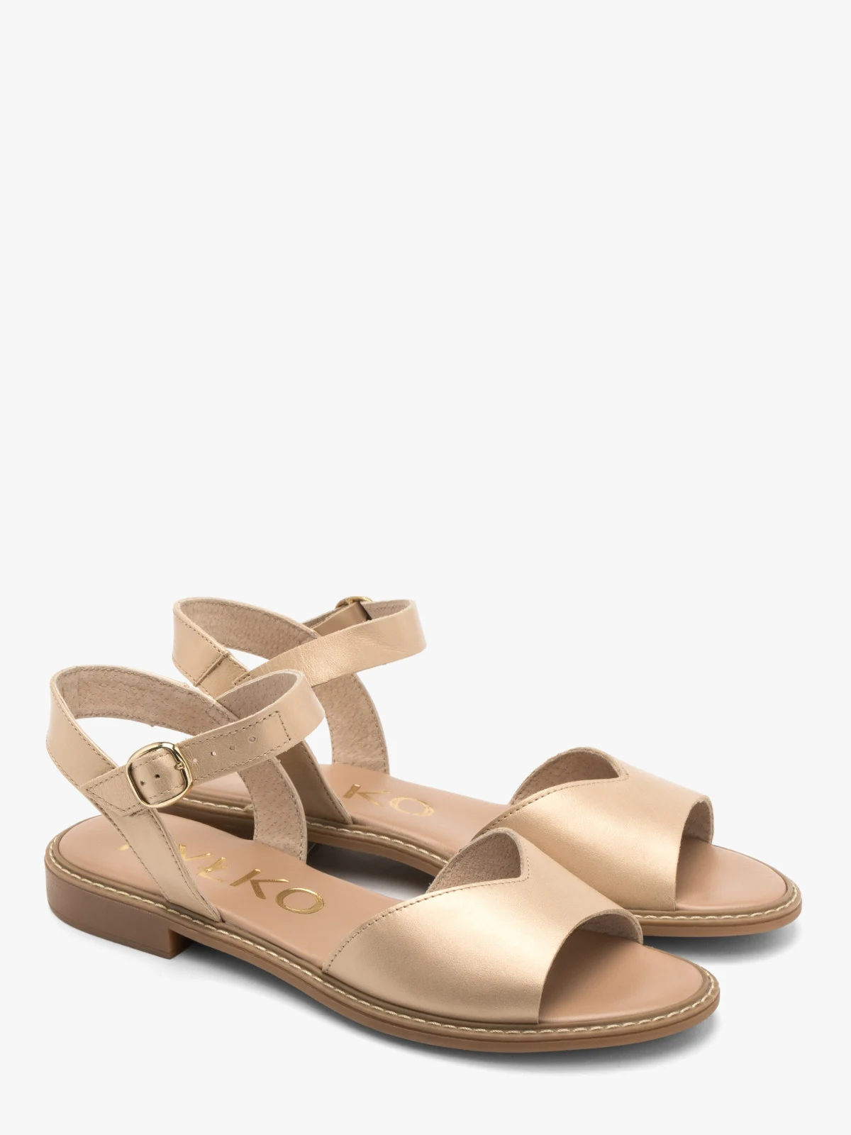 Złoty sandał z ozdobną cholewką