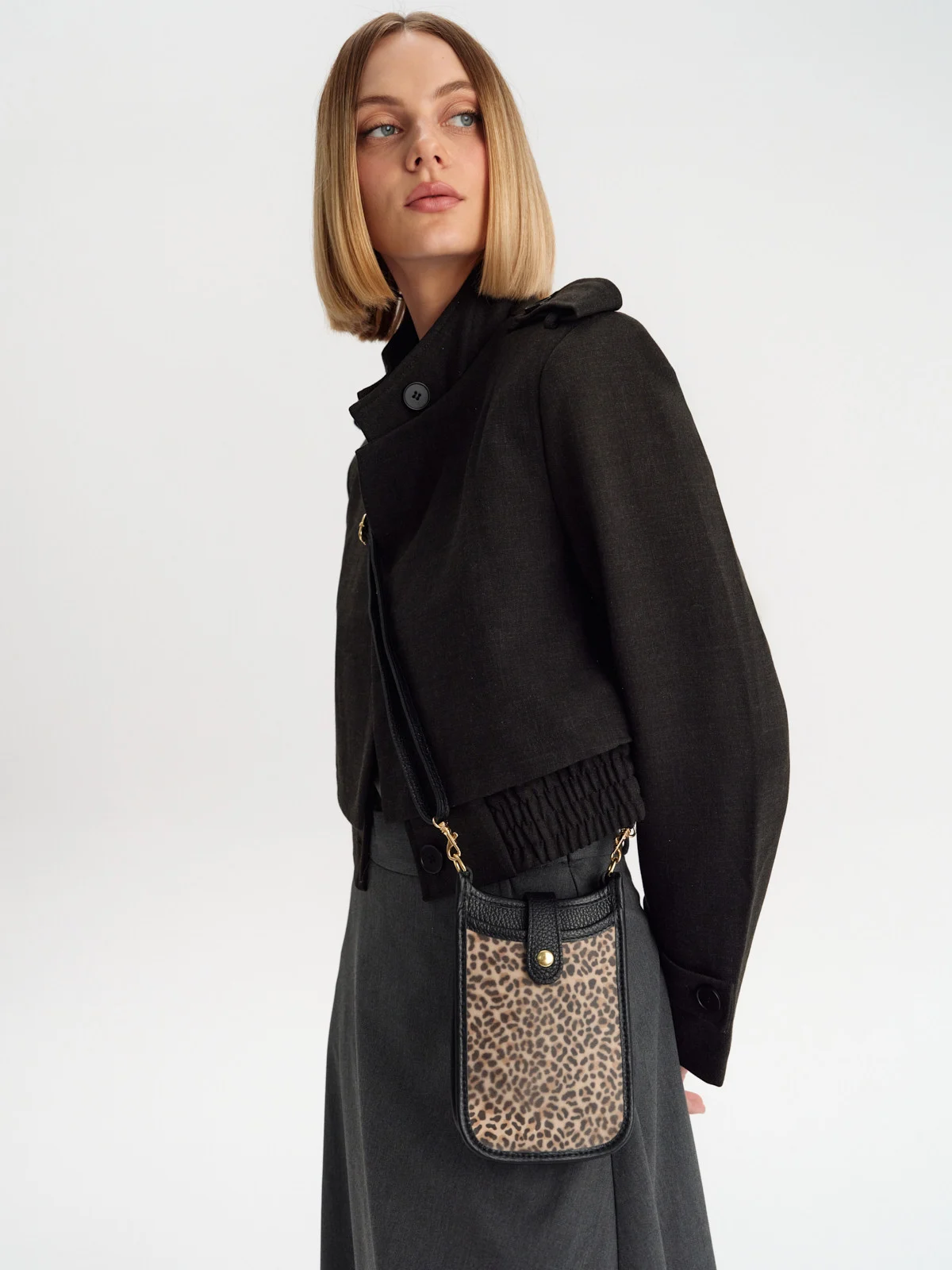 Mała torebka listonoszka z motywem panterki