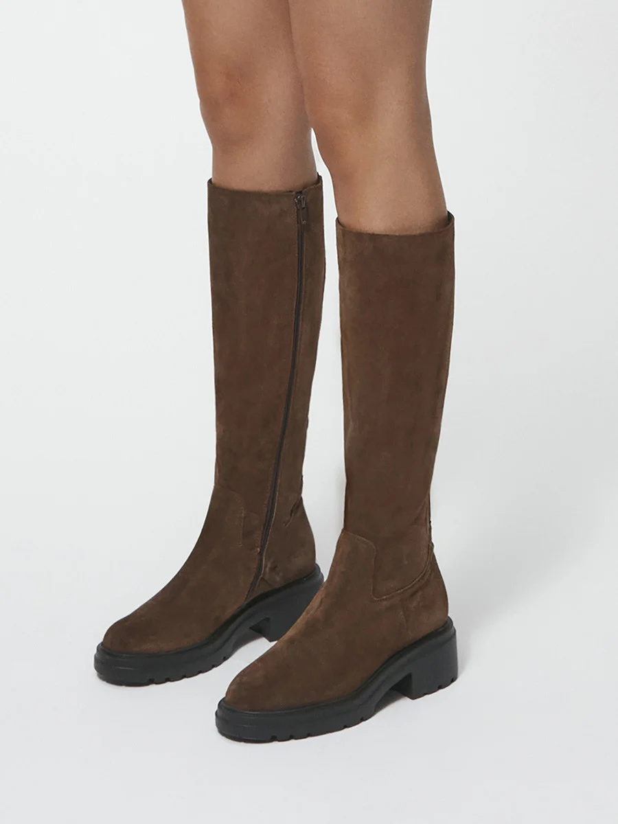 Brązowe kozaki damskie na lekkiej podeszwie