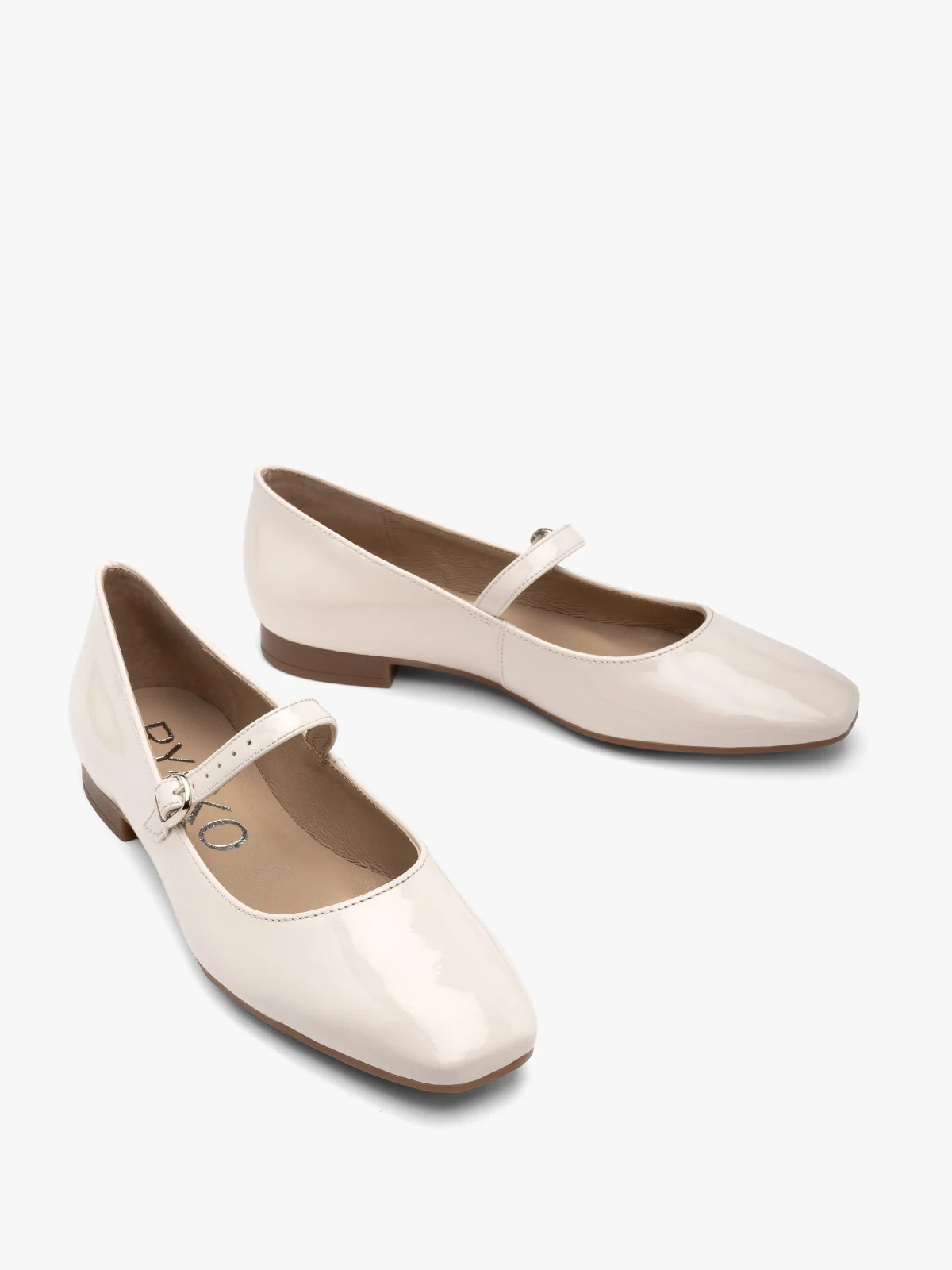 Kremowe lakierowane baleriny z ozdobnym zapięciem