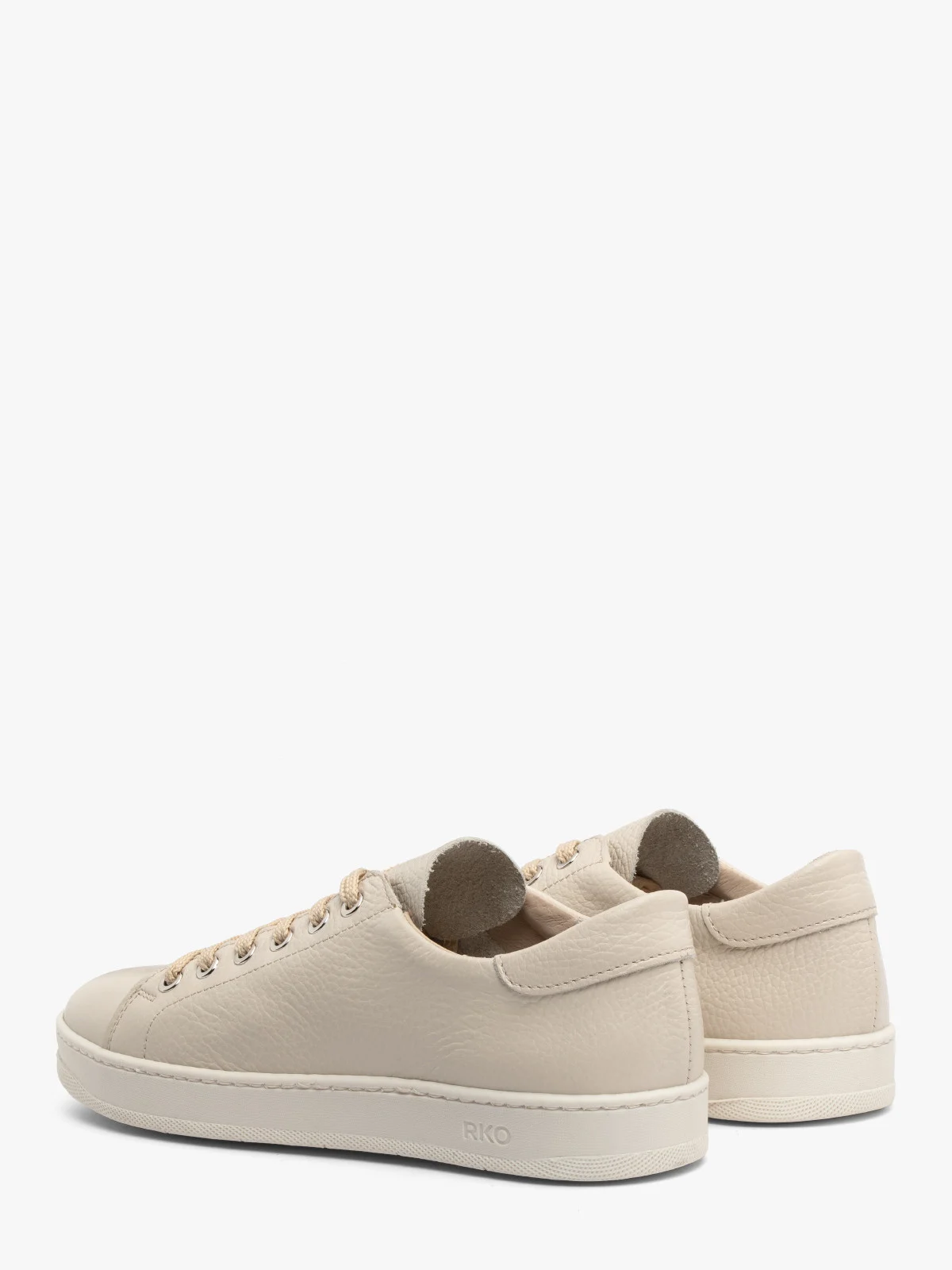 Kremowe półbuty sportowe na płaskim spodzie