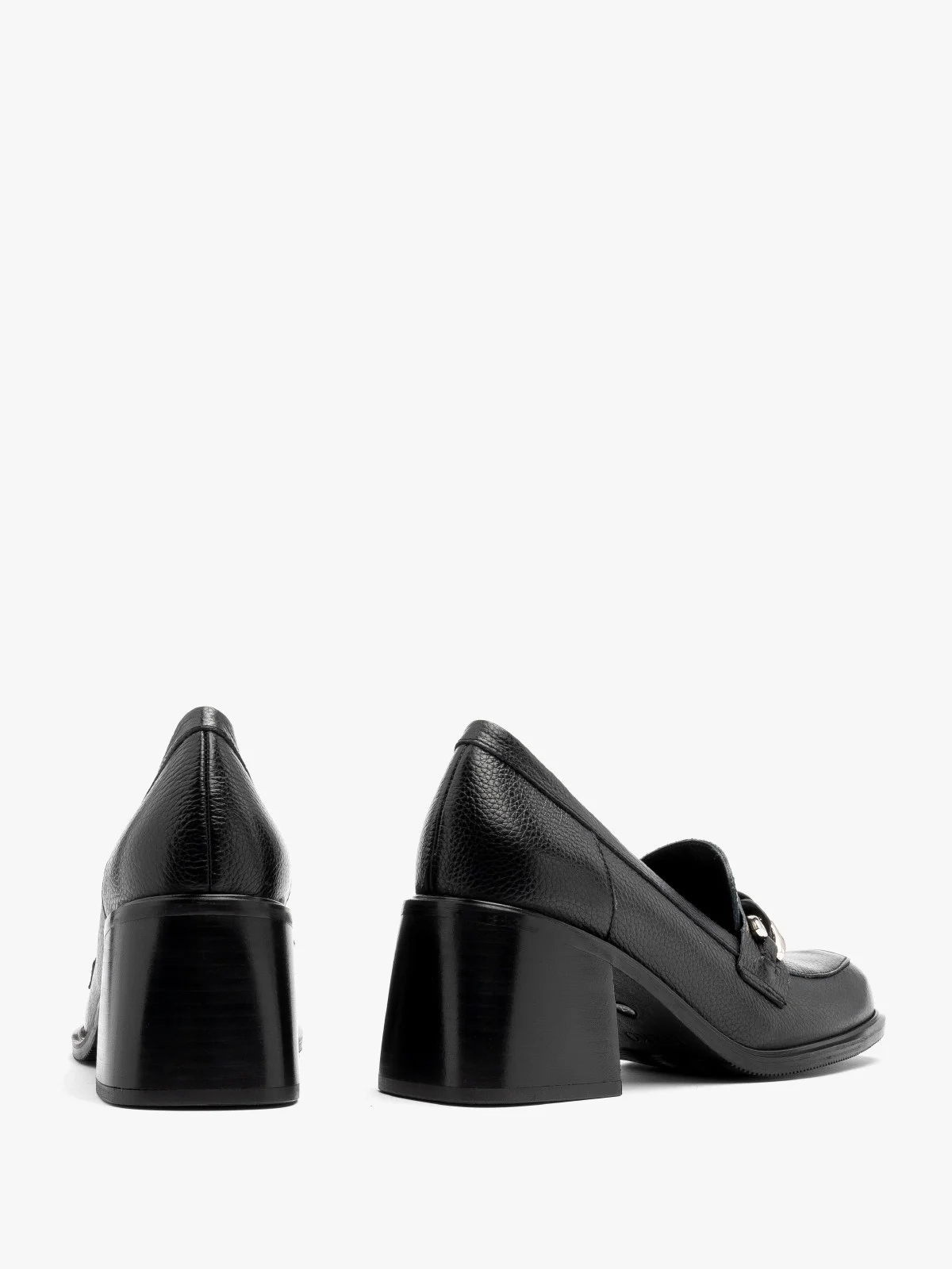 Mokasyny damskie w czarnym kolorze na masywnym klocku