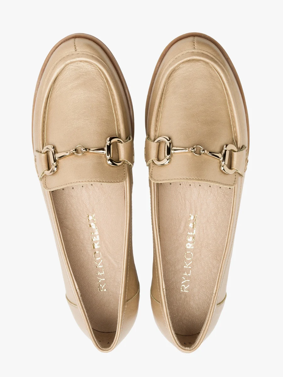 Złote mokasyny damskie