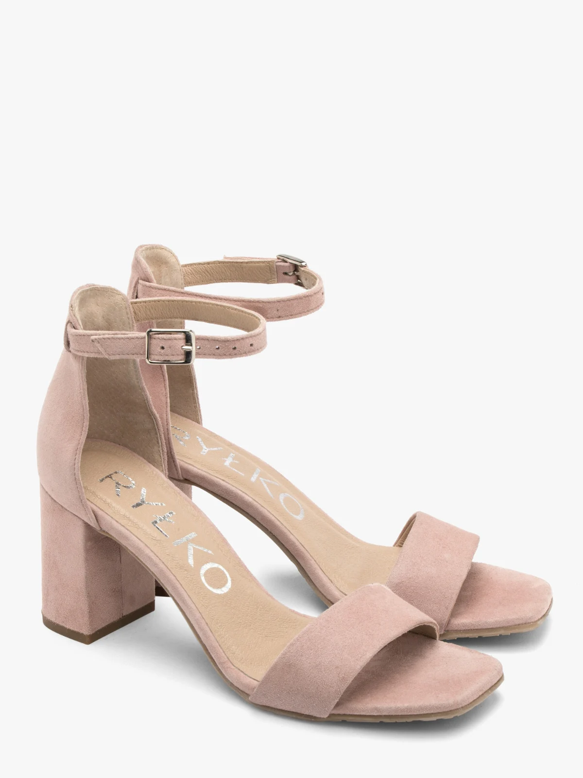 Pudrowo-różowe sandały na obcasie