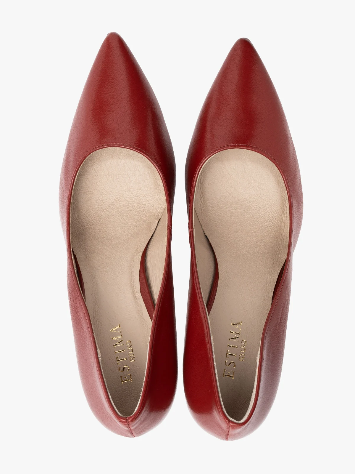 Czerwone czółenko na wysokim obcasie