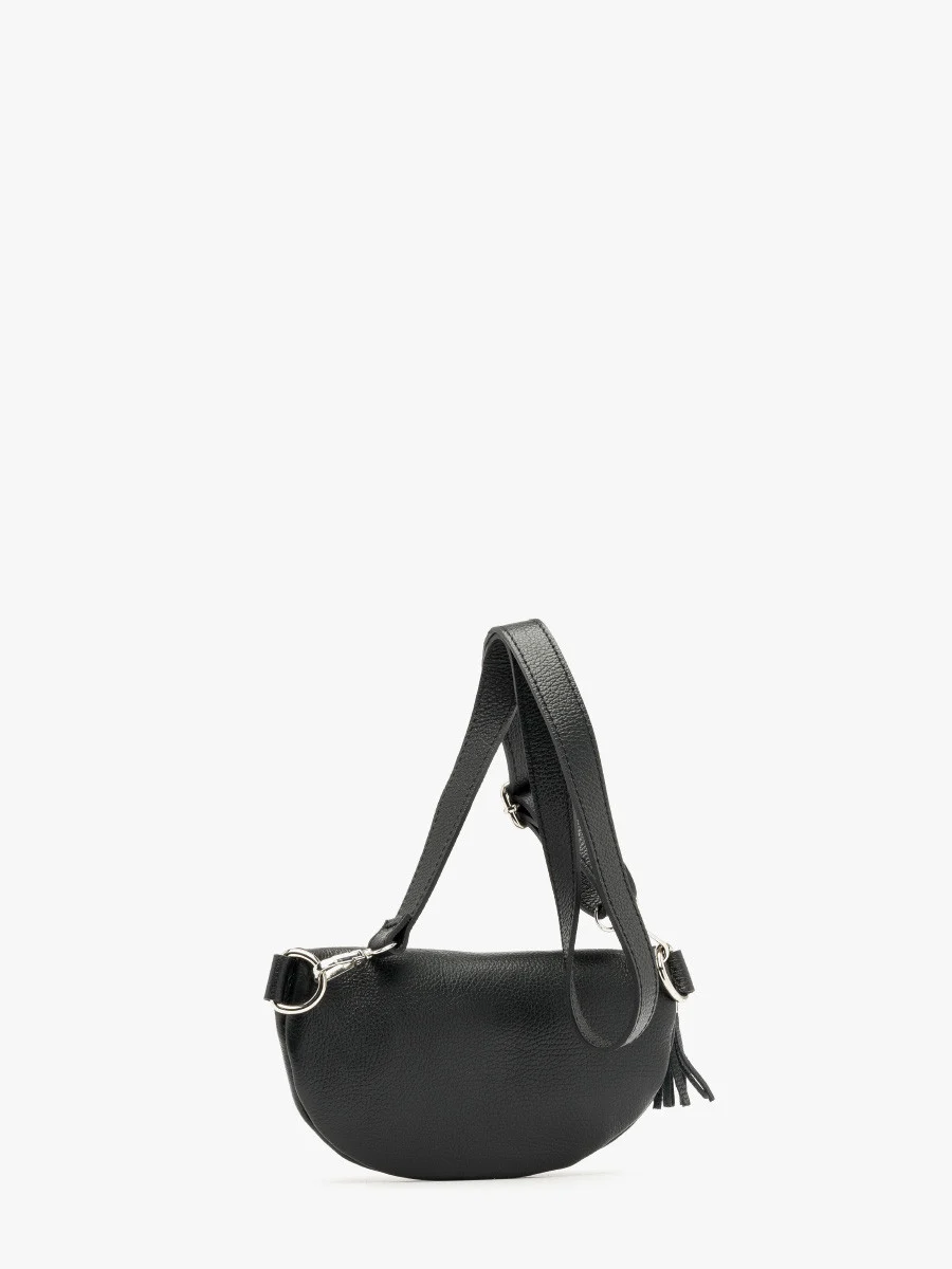 Czarna torebka typu nerka z frędzlem