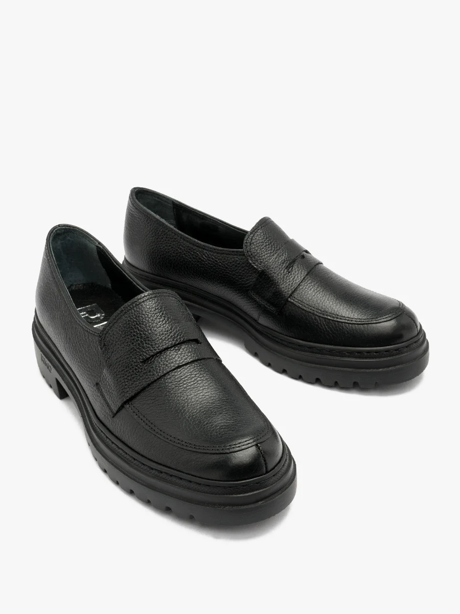 Czarne mokasyny na lekkiej podeszwie