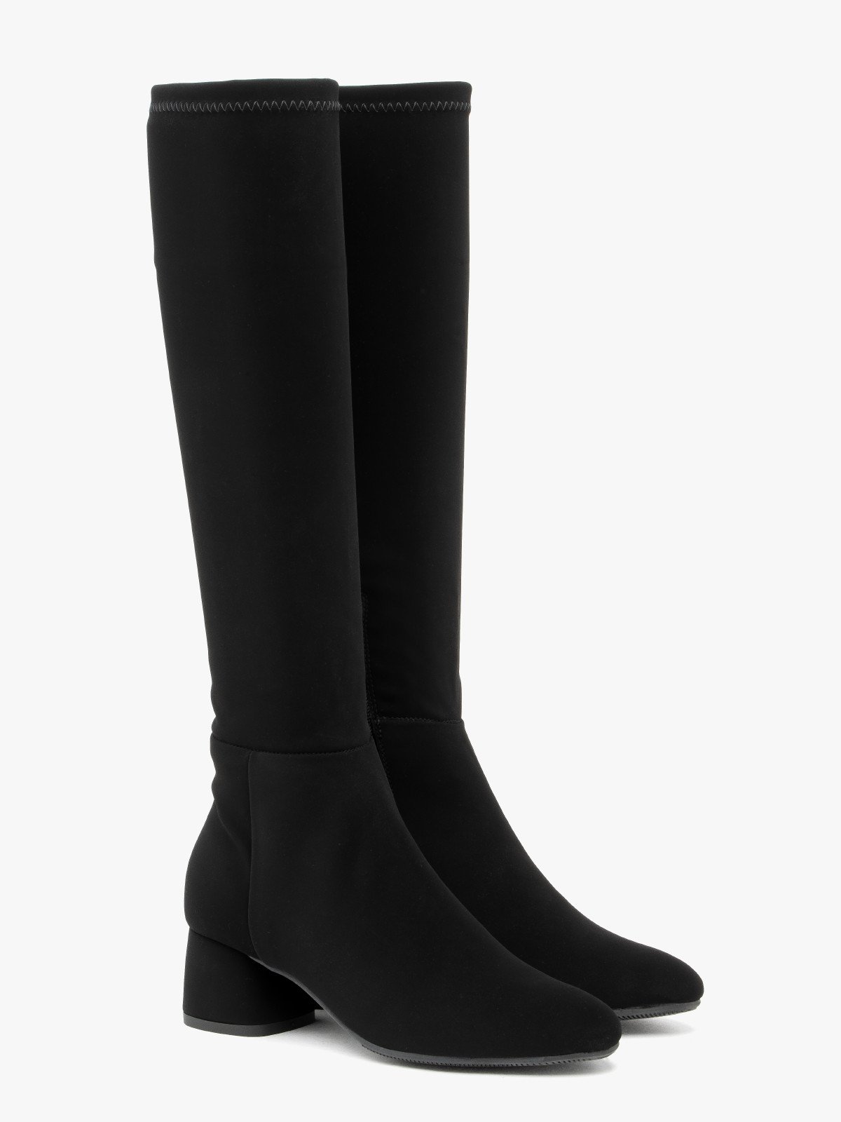 Elastyczne kozaki z wąską cholewką na niskim obcasie