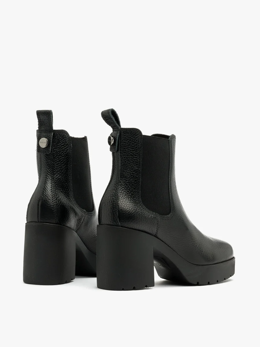 Czarne sztyblety damskie na masywnym obcasie