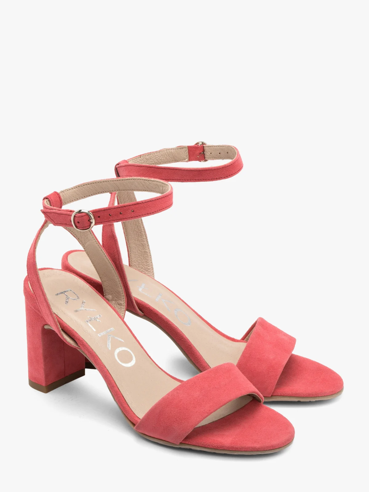 Różowe sandały na obcasie