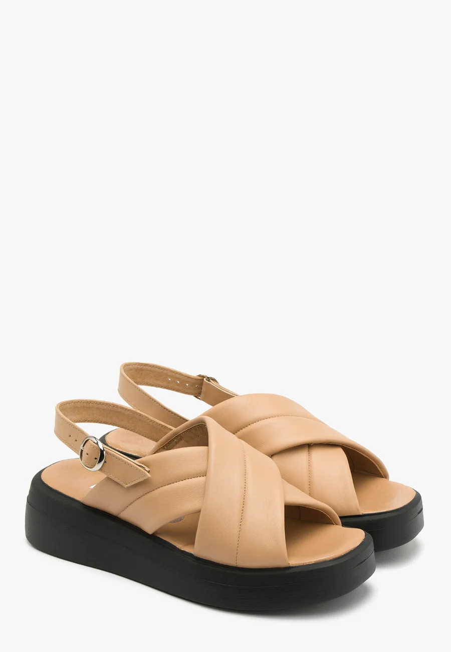 Beżowe sandały na lekkim spodzie
