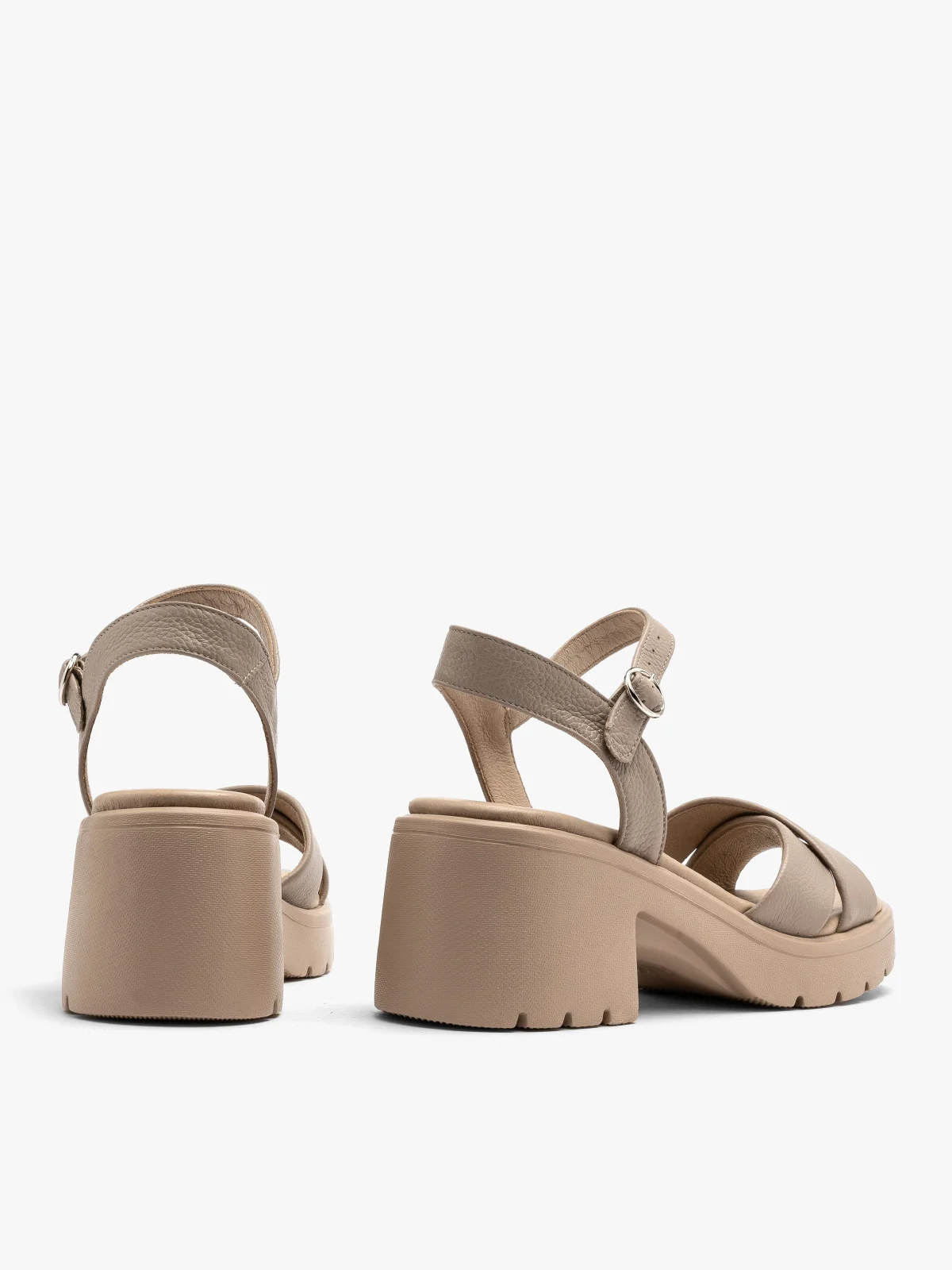 Beżowe sandały na masywnym spodzie