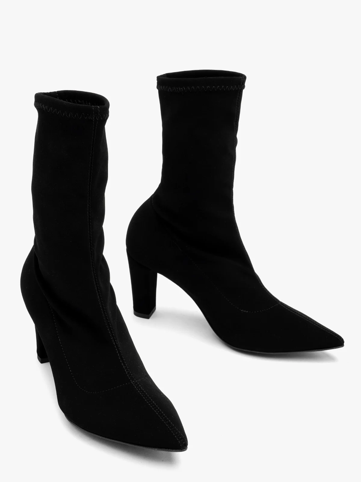 Czarne, elastyczne botki na grubej szpilce