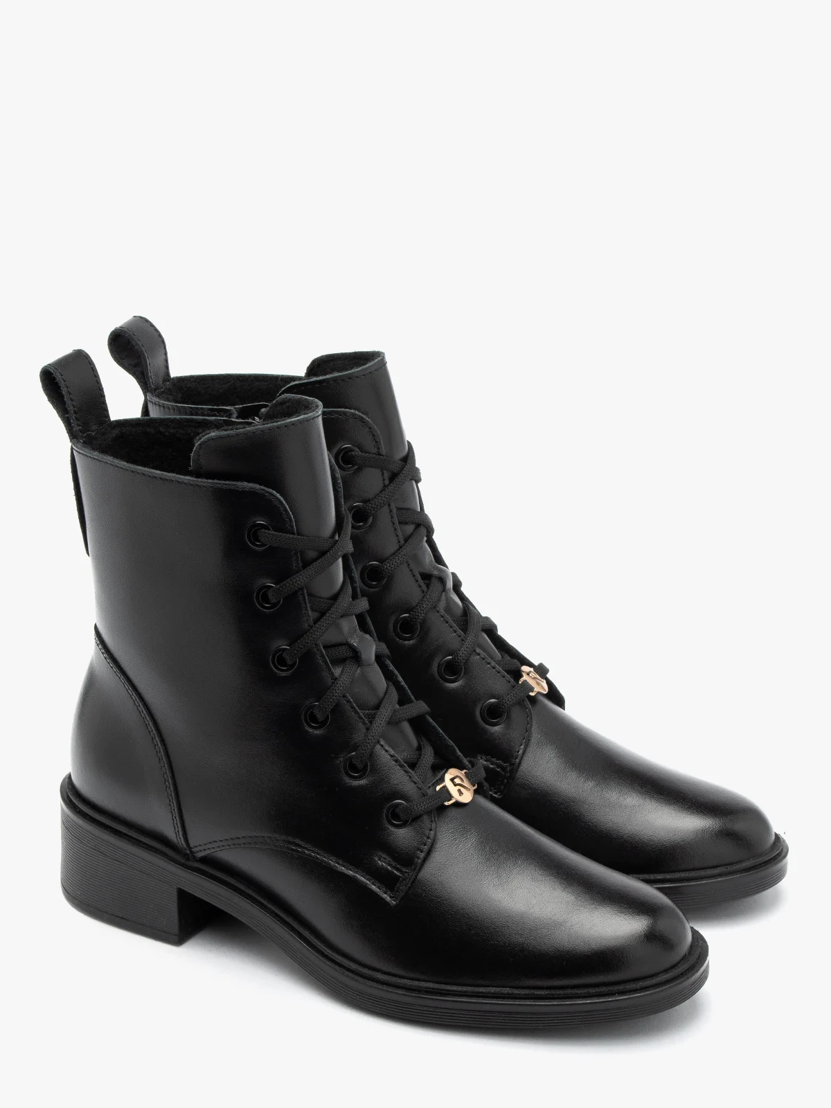 Czarne, sznurowane trzewiki damskie