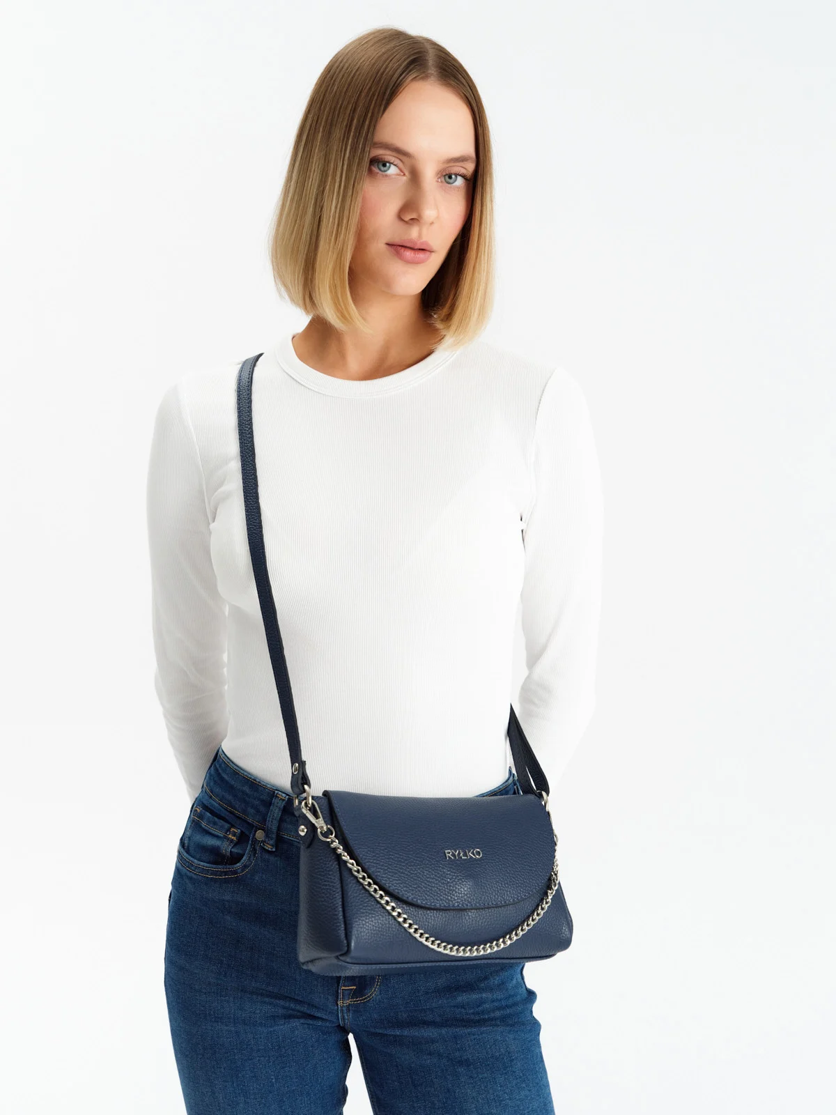 Granatowa torebka damska z łańcuszkiem