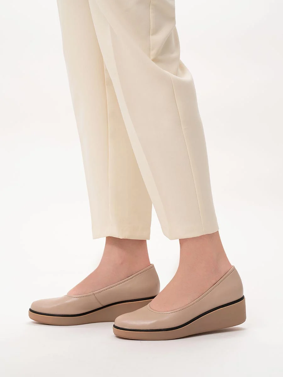 Beżowe czółenka na platformie