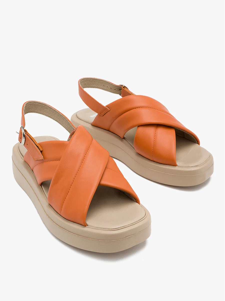 Pomarańczowe sandały na lekkim spodzie