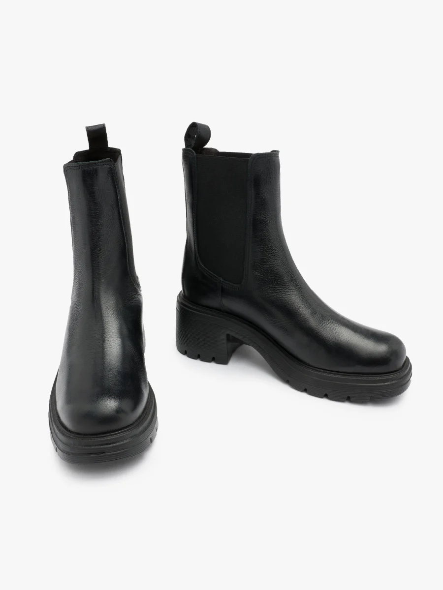 Czarne sztyblety damskie z gumą na cholewce