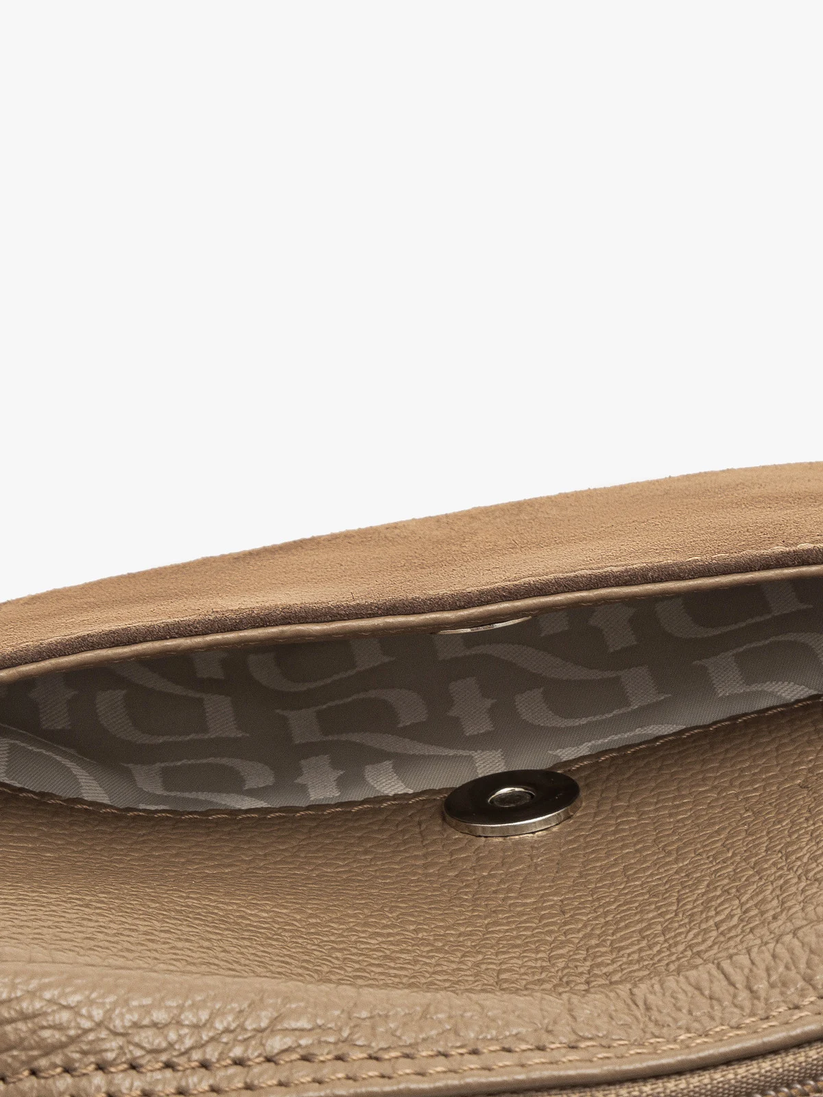 Brązowa torebka z ozdobnym frędzlem