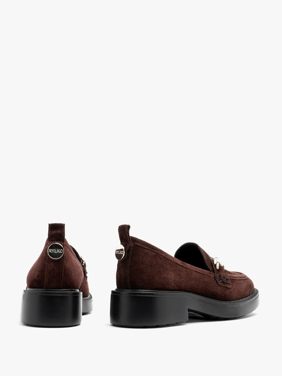 Welurowe mokasyny w bordowym kolorze ze srebrną ozdobą